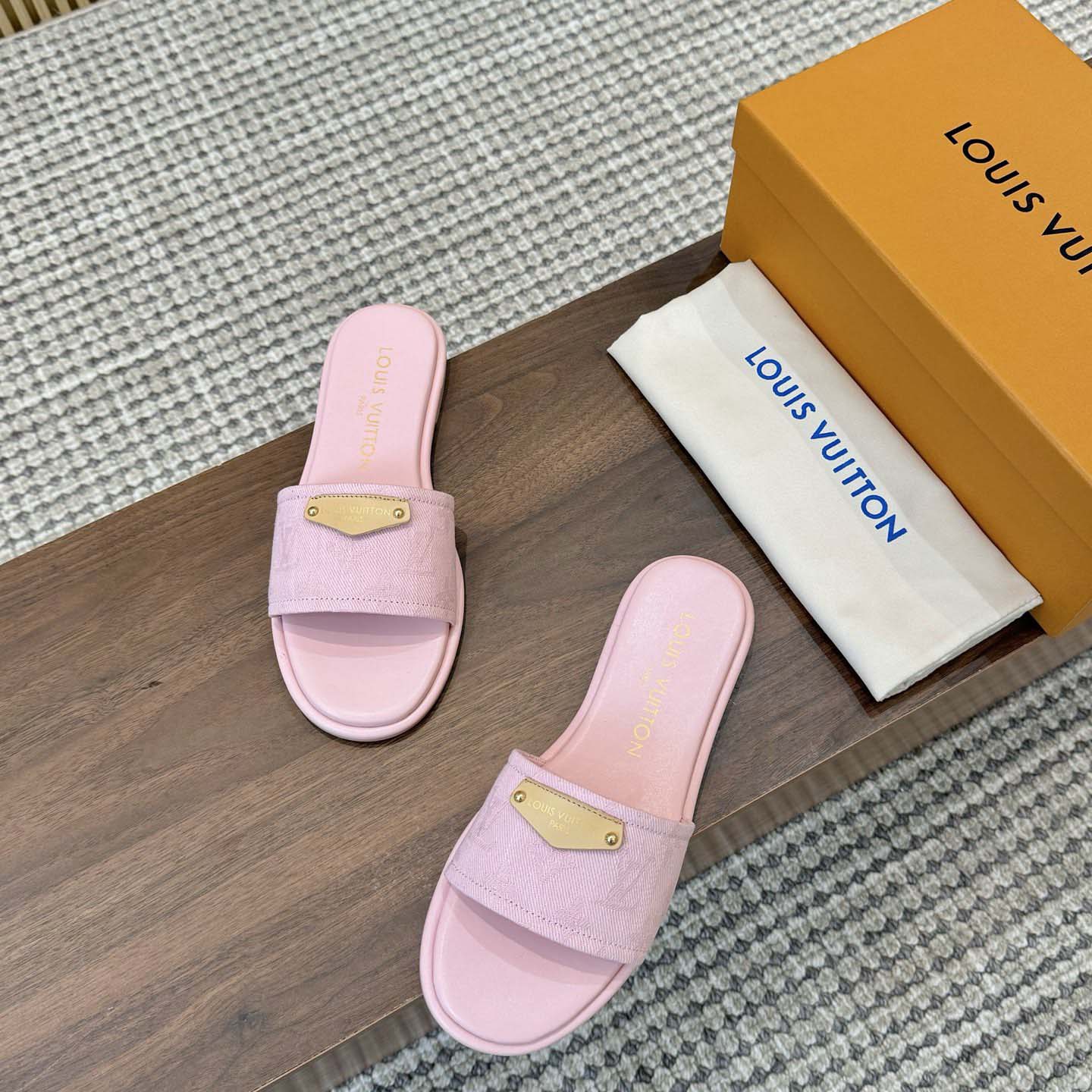 Louis Vuitton Lily Flat Mule   1AGX44 - DesignerGu