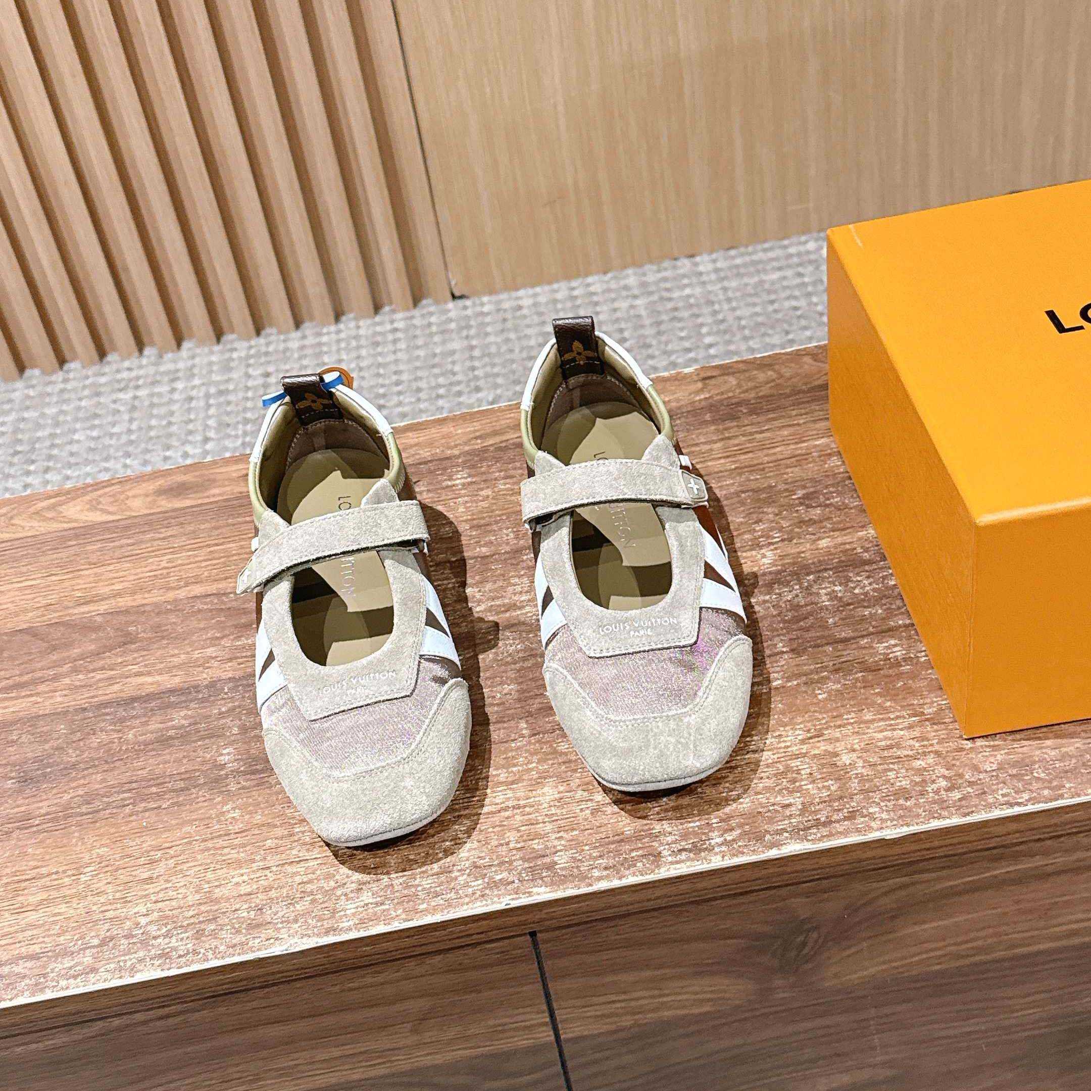 Louis Vuitton LV Sneakerina Mary Jane   1AJP00 - DesignerGu