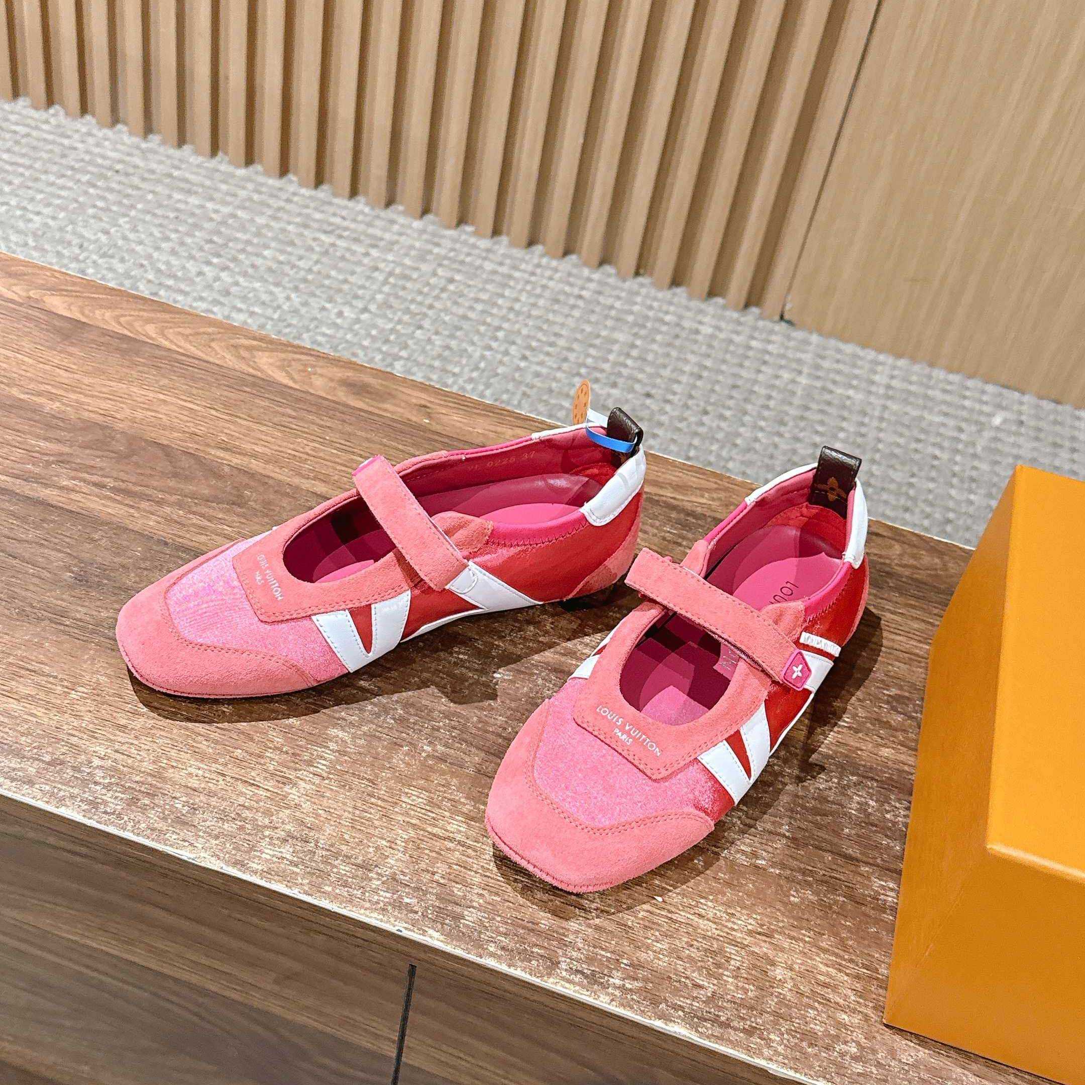 Louis Vuitton LV Sneakerina Mary Jane   1AJOZK - DesignerGu