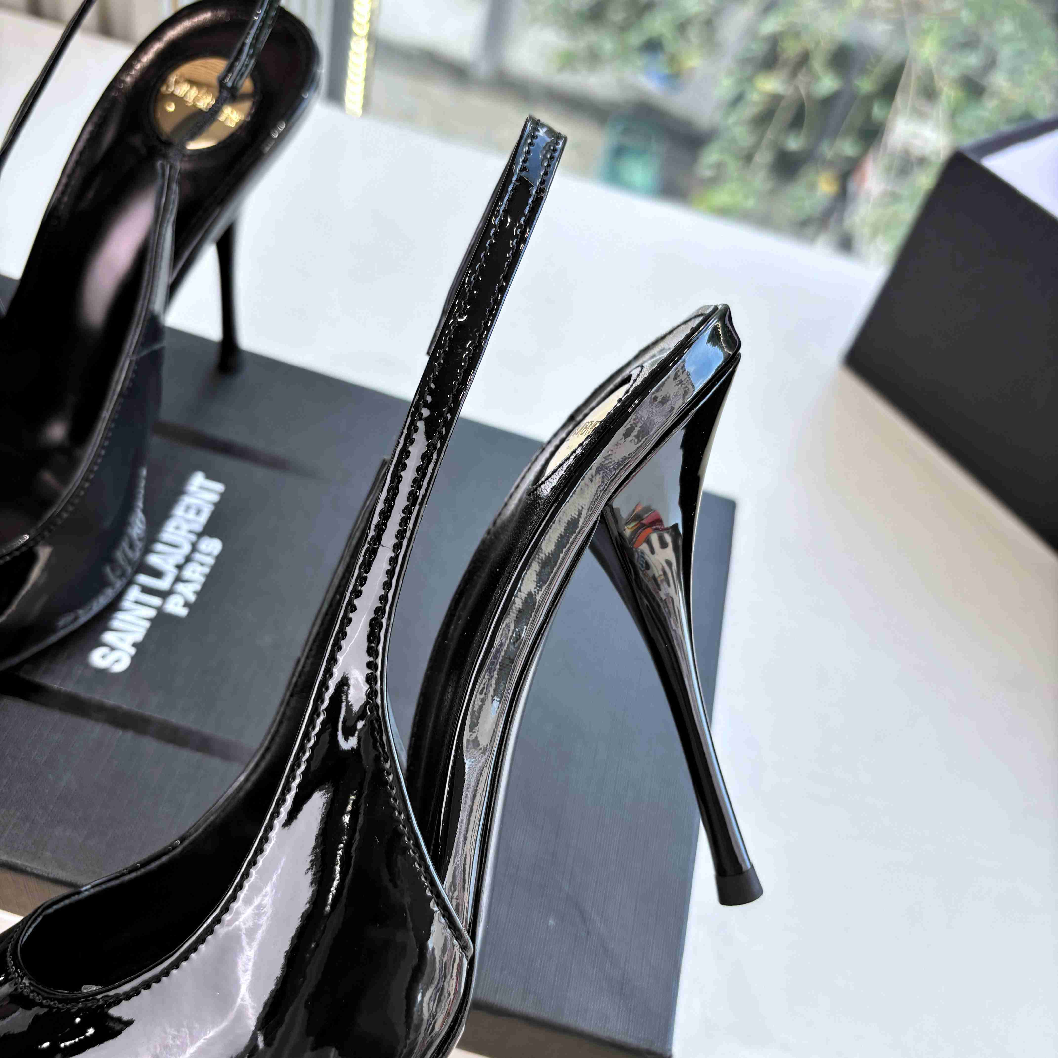 Saint Laurent GUERMANTES Slingback Pumps In Patent Leather - DesignerGu