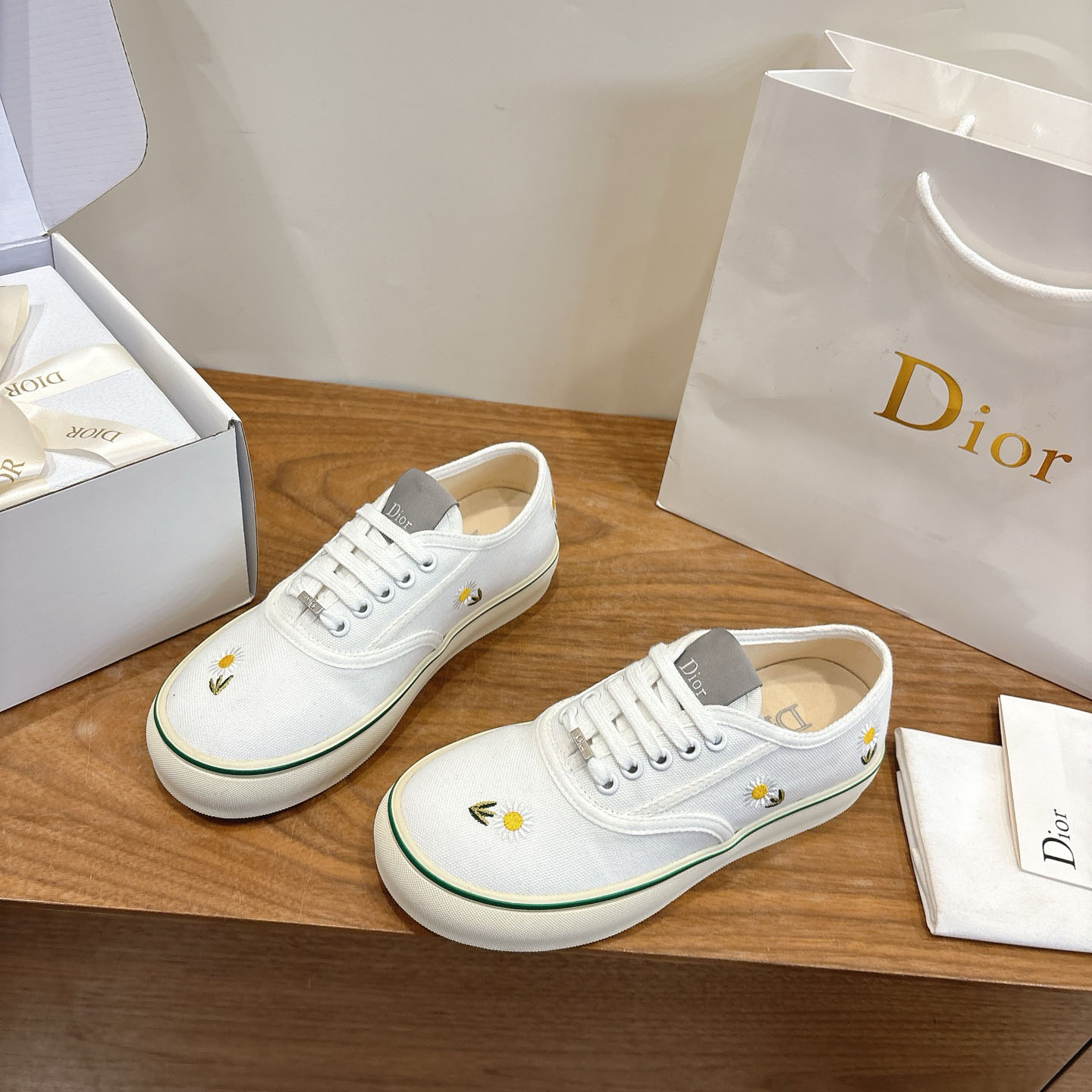 Dior Saltwind Sneaker - DesignerGu