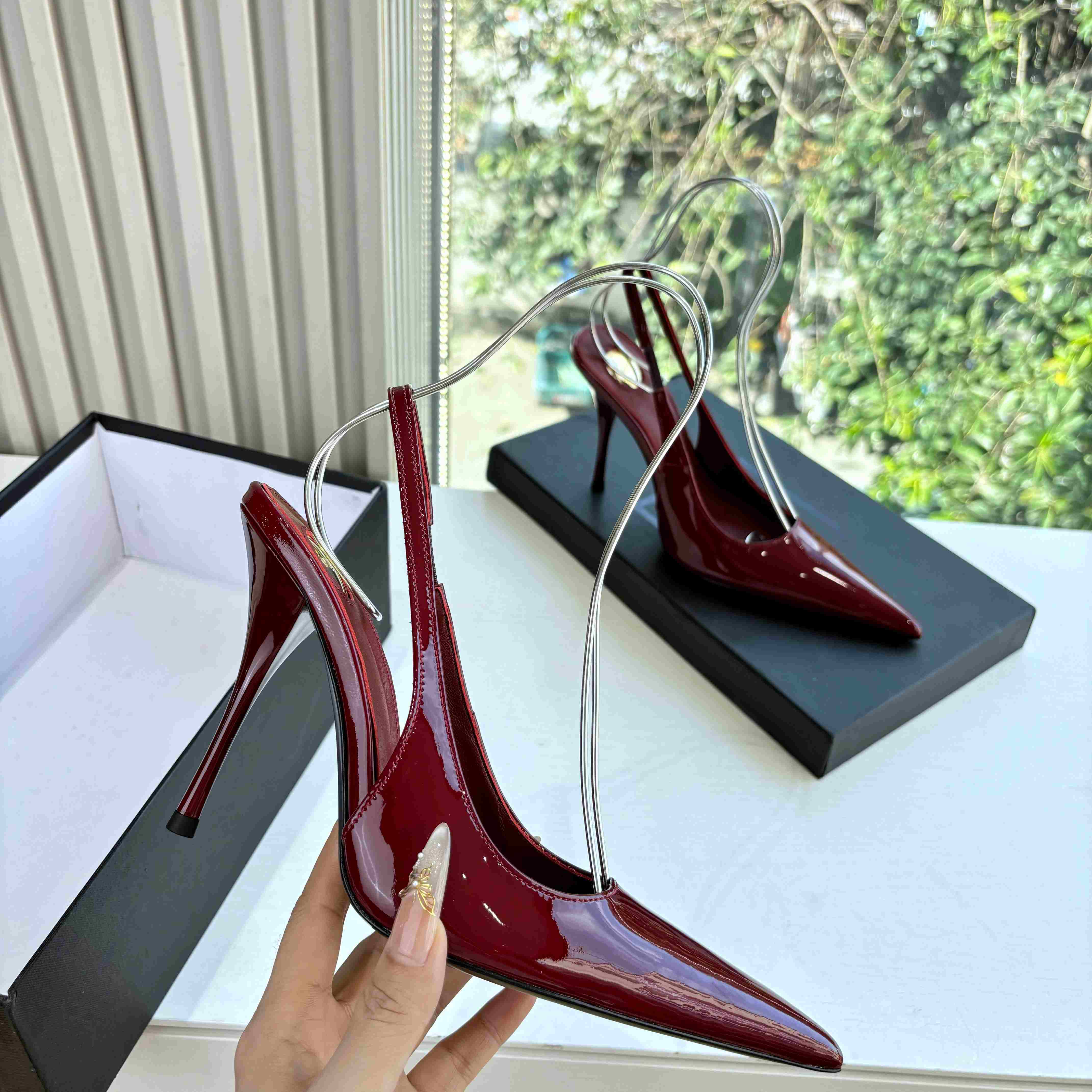 Saint Laurent GUERMANTES Slingback Pumps In Patent Leather - DesignerGu