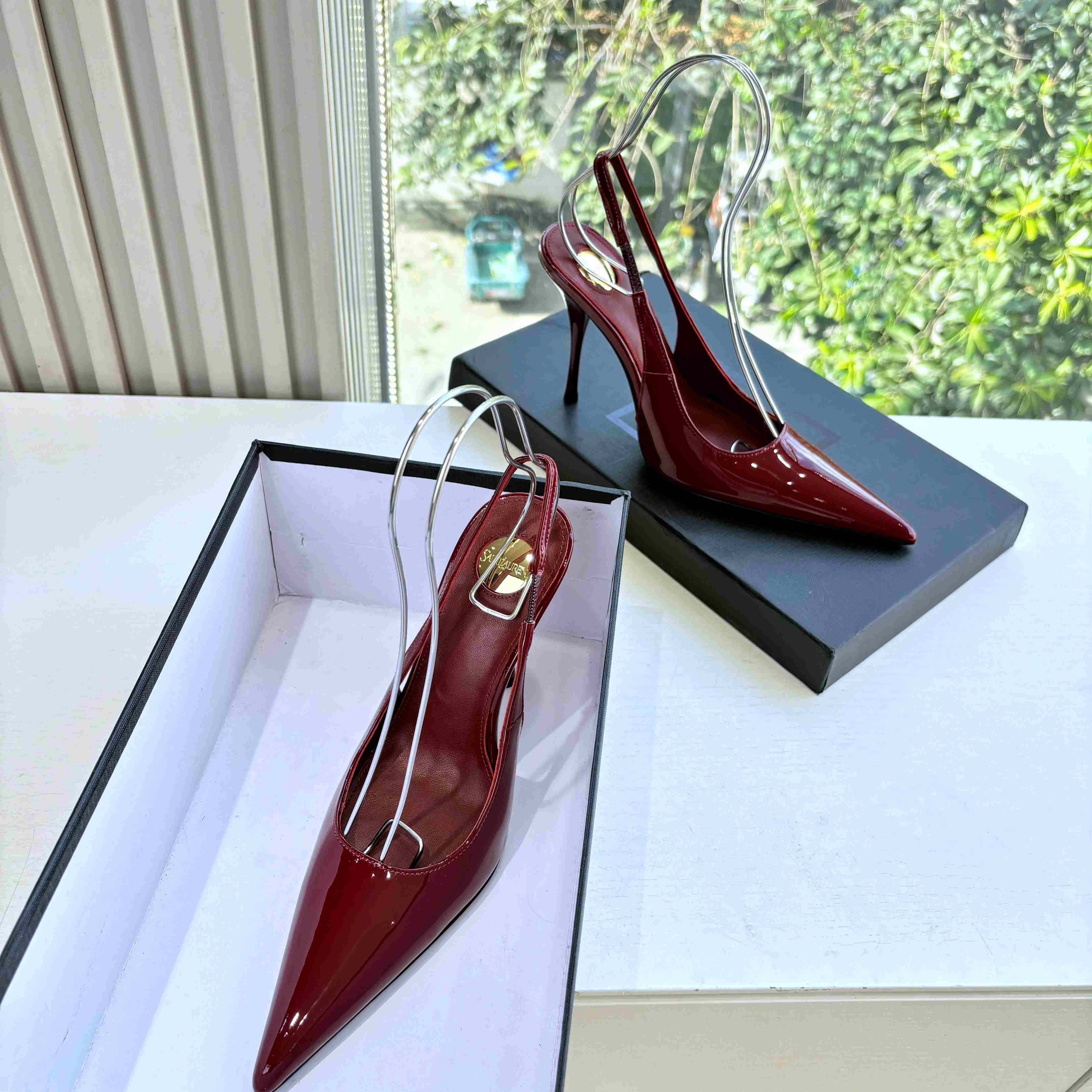 Saint Laurent GUERMANTES Slingback Pumps In Patent Leather - DesignerGu