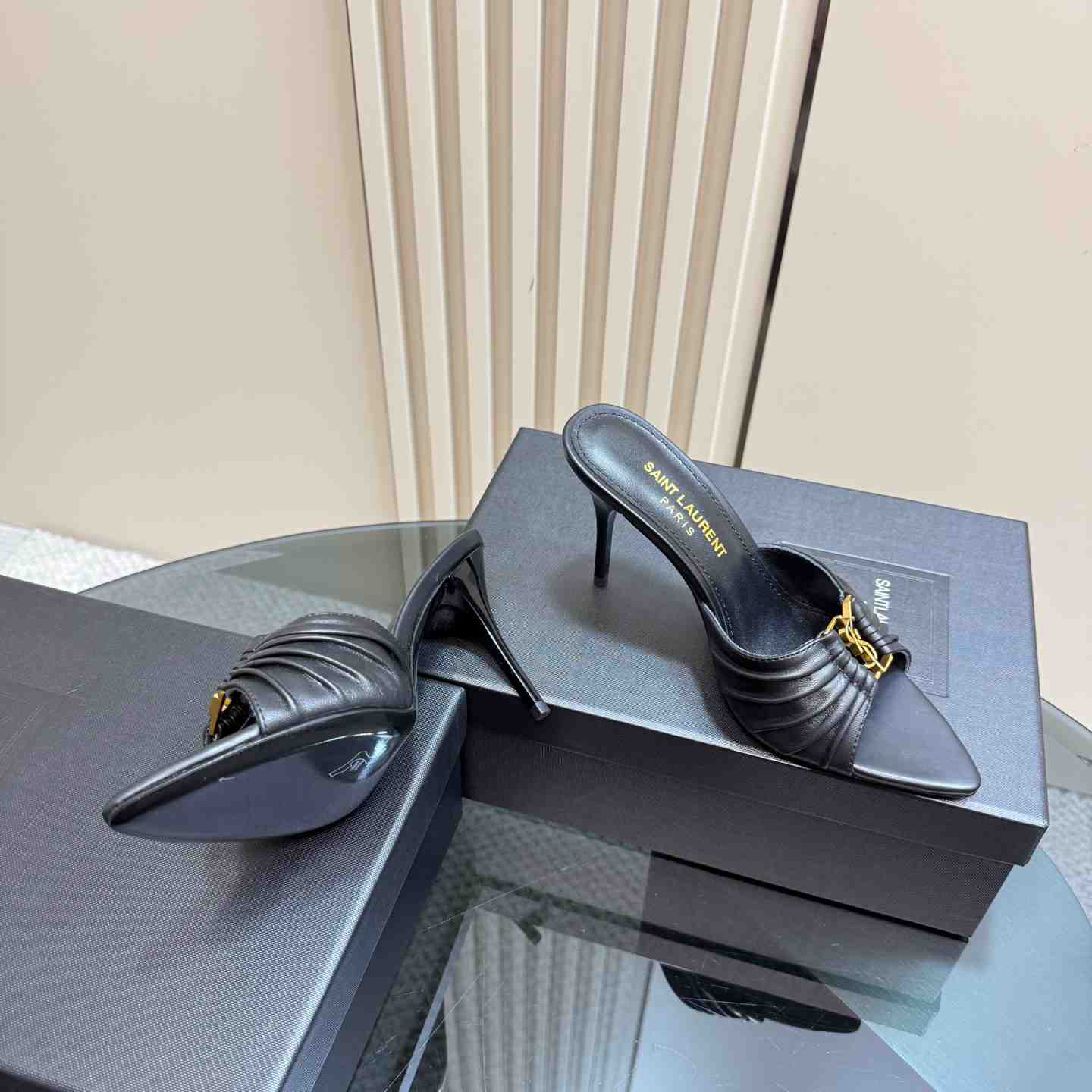 Saint Laurent BABYLONE Mules In Smooth Leather - DesignerGu