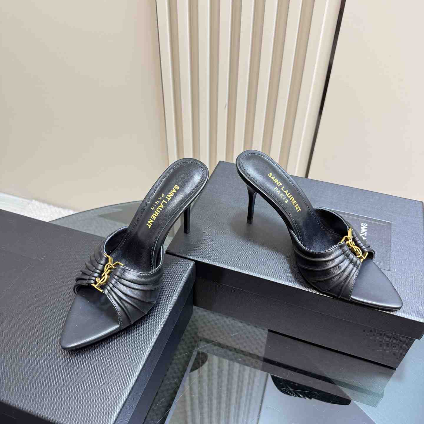 Saint Laurent BABYLONE Mules In Smooth Leather - DesignerGu