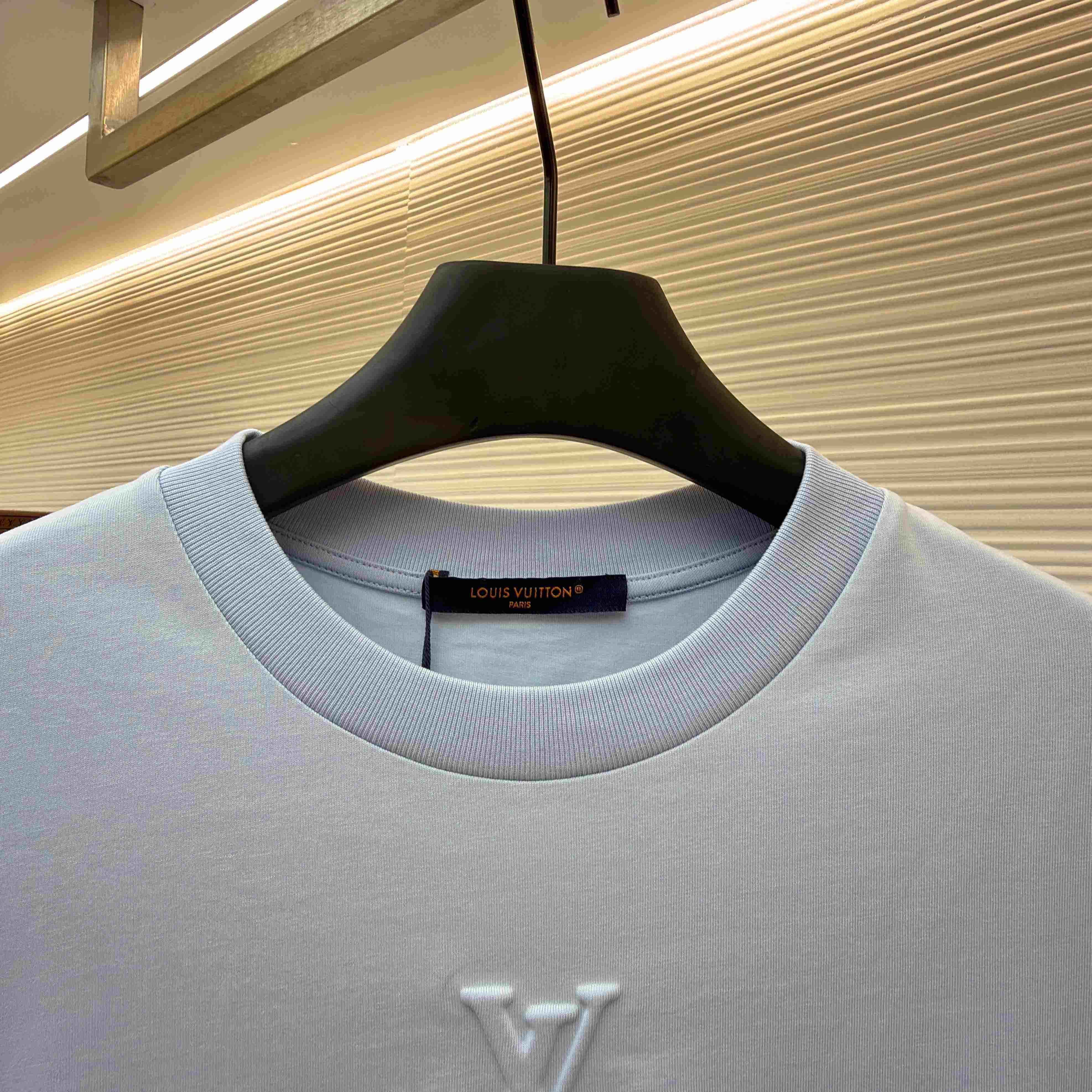 Louis Vuitton Embossed LV T-Shirt   1AJAYF - DesignerGu