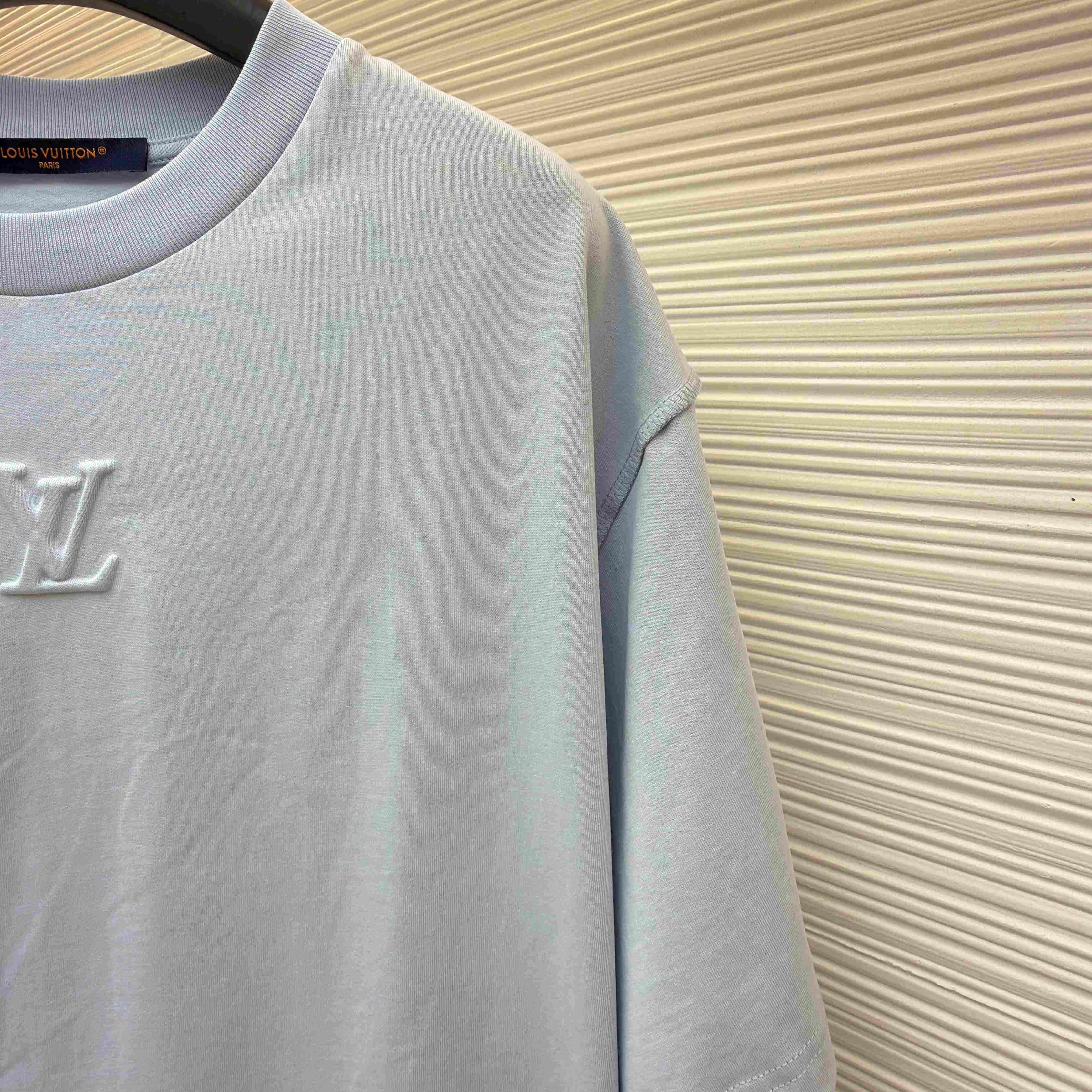 Louis Vuitton Embossed LV T-Shirt   1AJAYF - DesignerGu