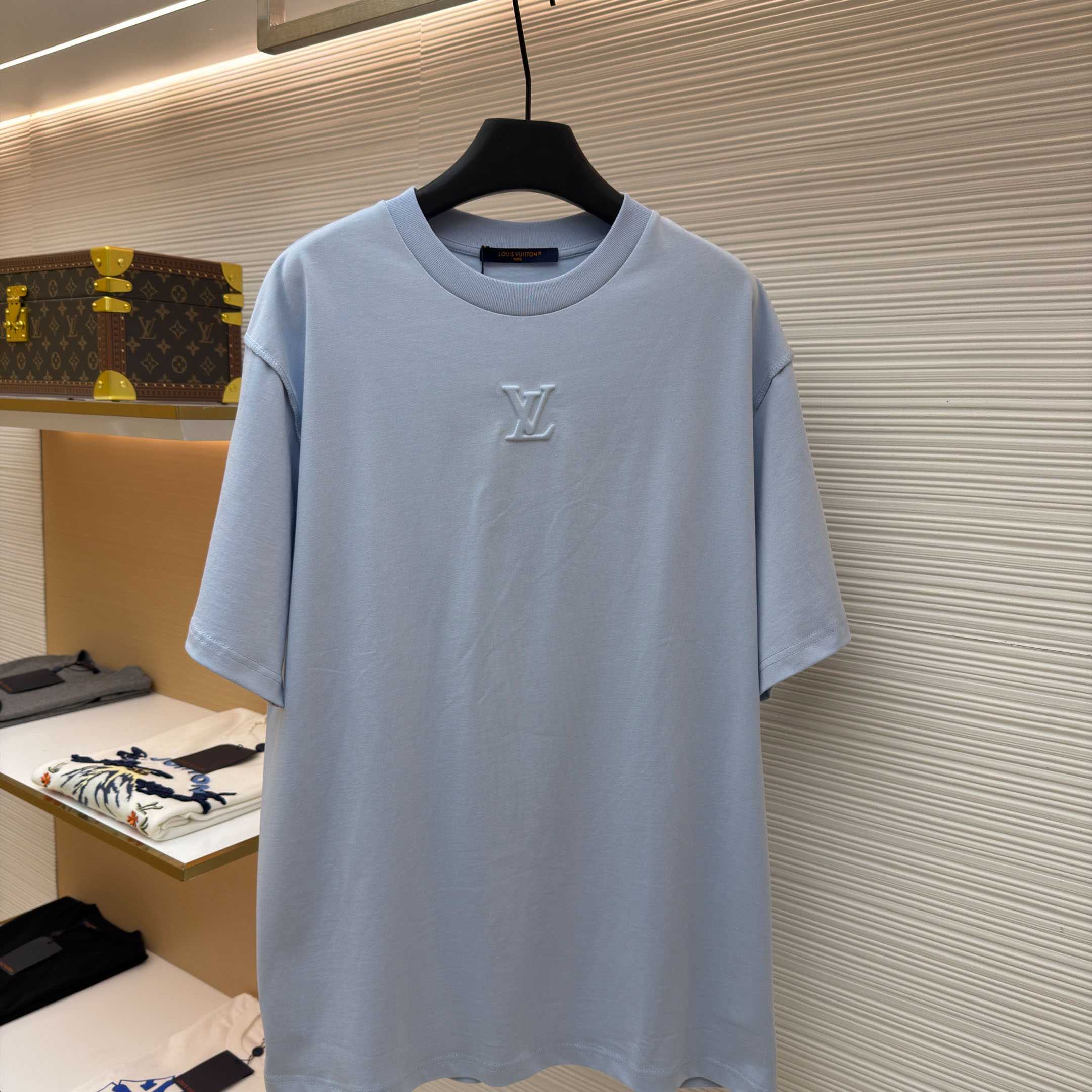 Louis Vuitton Embossed LV T-Shirt   1AJAYF - DesignerGu