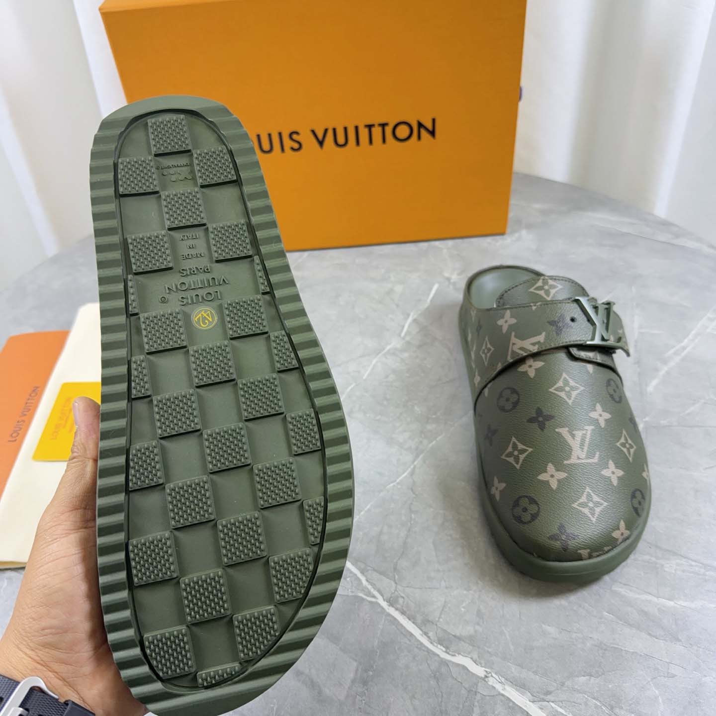 Louis Vuitton LV Easy Mule  1AIXC1 - DesignerGu