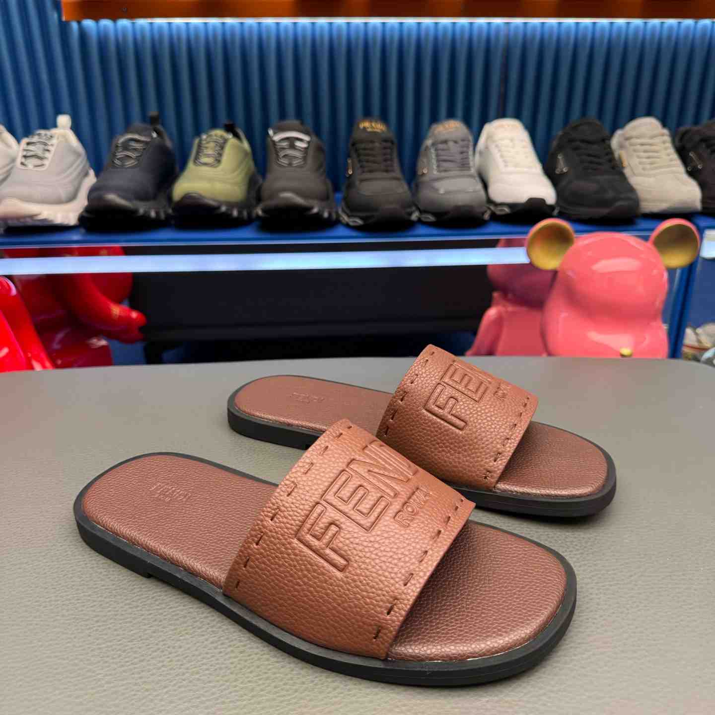 Fendi Roma Embossed-Logo Leather Sandals - DesignerGu