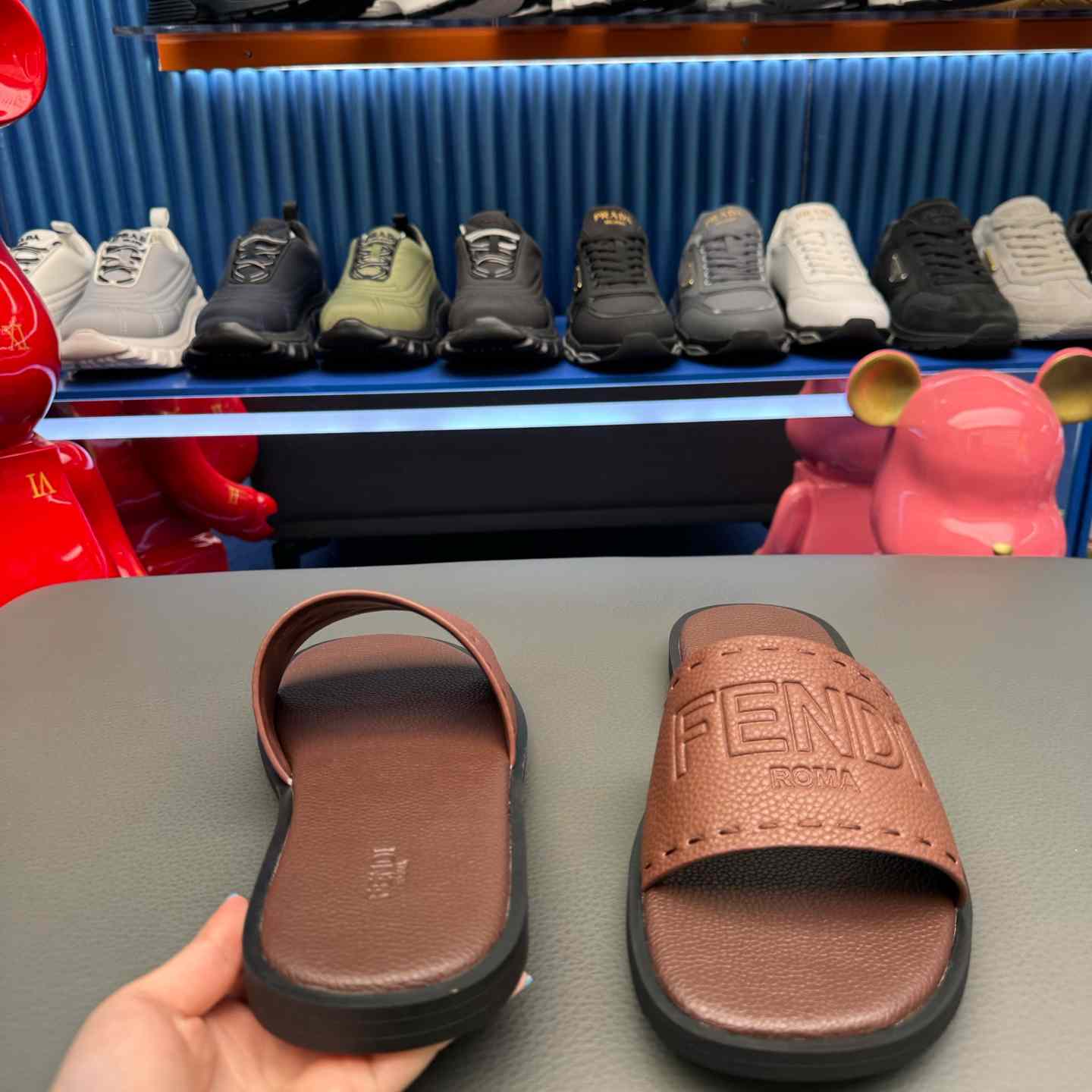 Fendi Roma Embossed-Logo Leather Sandals - DesignerGu