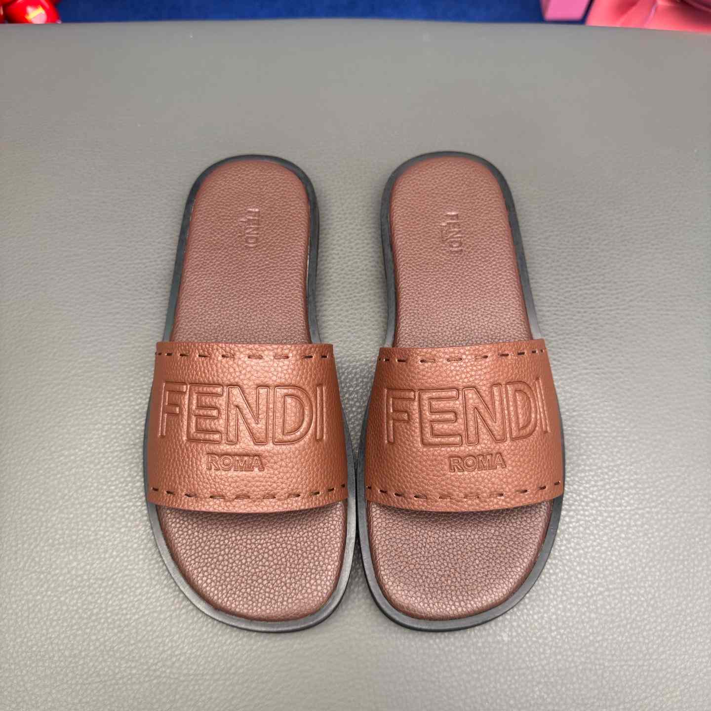 Fendi Roma Embossed-Logo Leather Sandals - DesignerGu