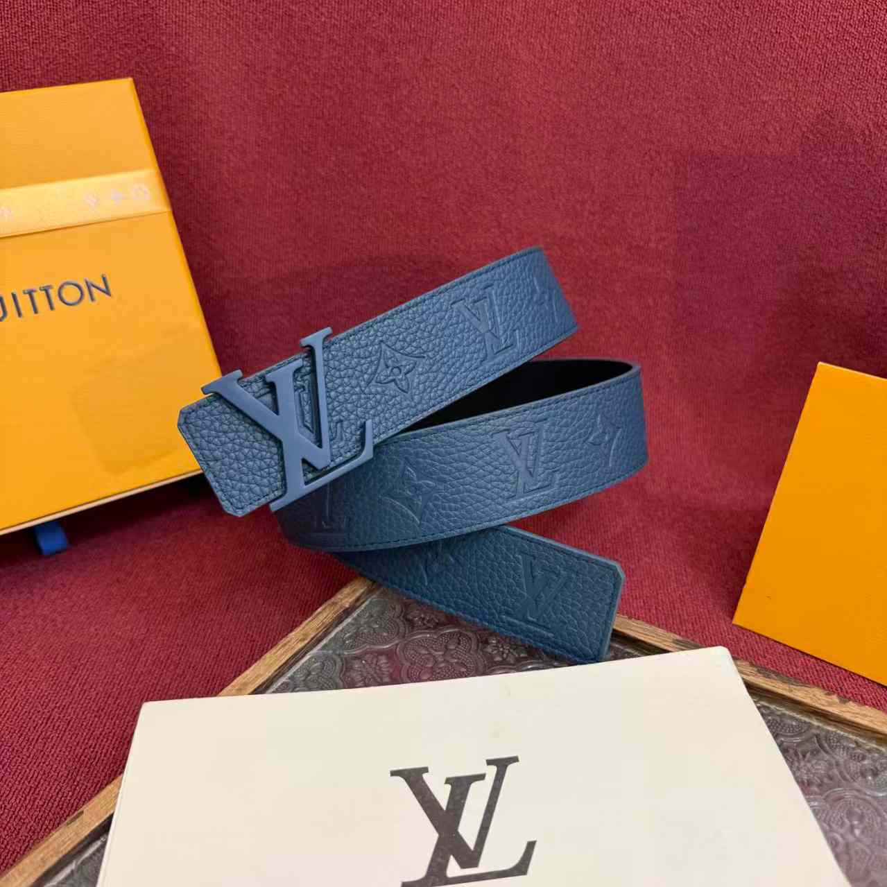 Louis Vuitton LV Taurillon 40mm Reversible Belt M8663Q - DesignerGu