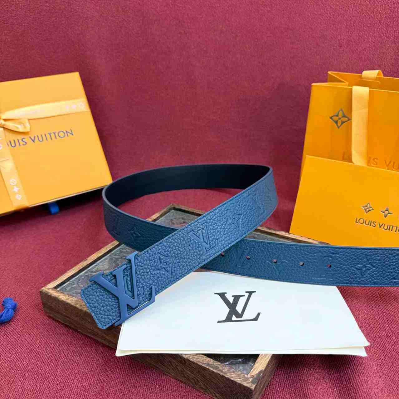 Louis Vuitton LV Taurillon 40mm Reversible Belt M8663Q - DesignerGu