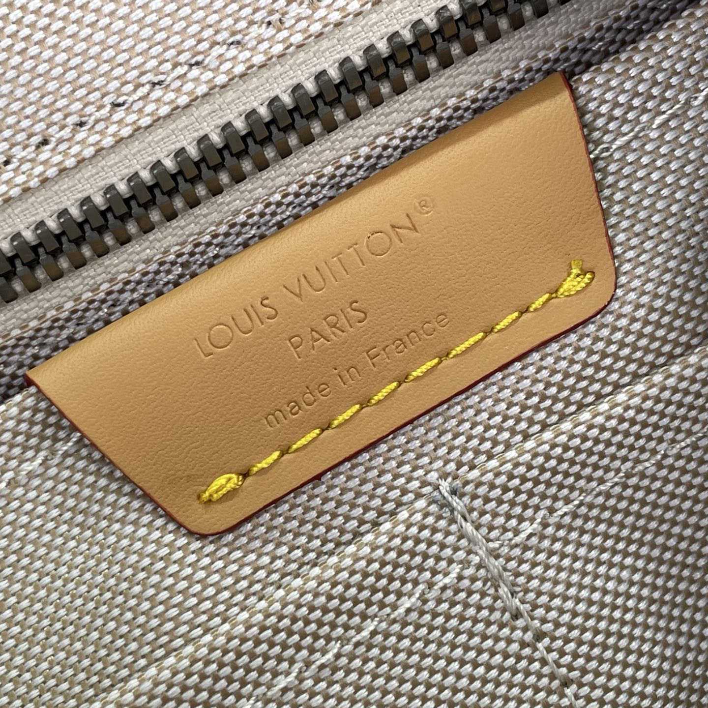  Louis Vuitton Christopher MM     M27554 - DesignerGu