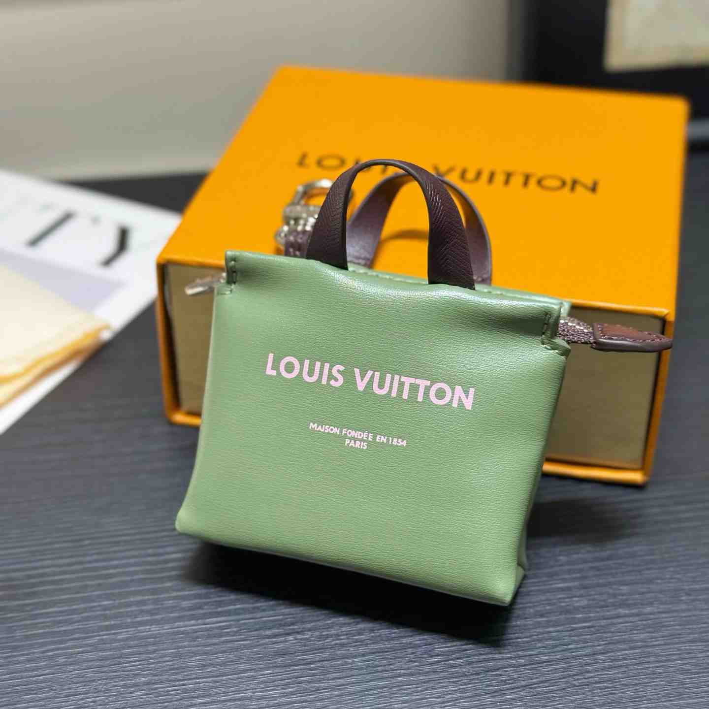 Louis Vuitton LV Mini Shopper Bag Charm M03358 - DesignerGu