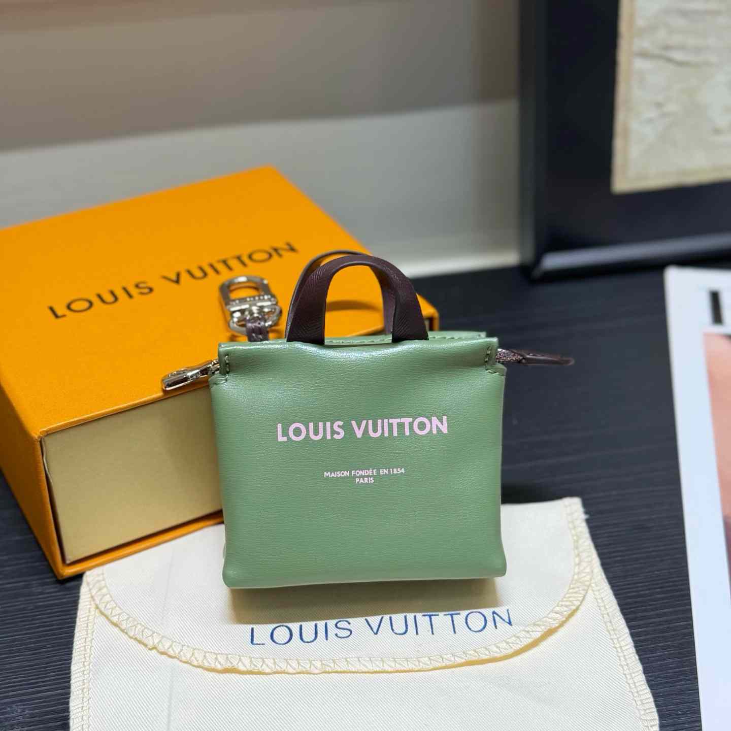 Louis Vuitton LV Mini Shopper Bag Charm M03358 - DesignerGu