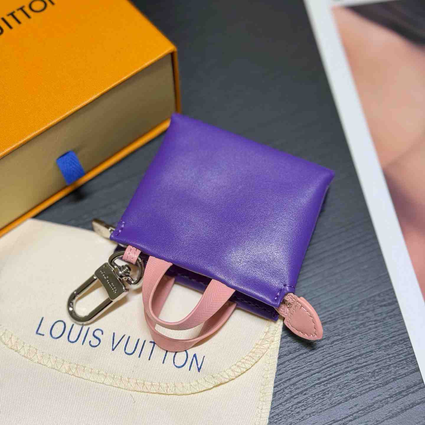 Louis Vuitton LV Mini Shopper Bag Charm M03121 - DesignerGu