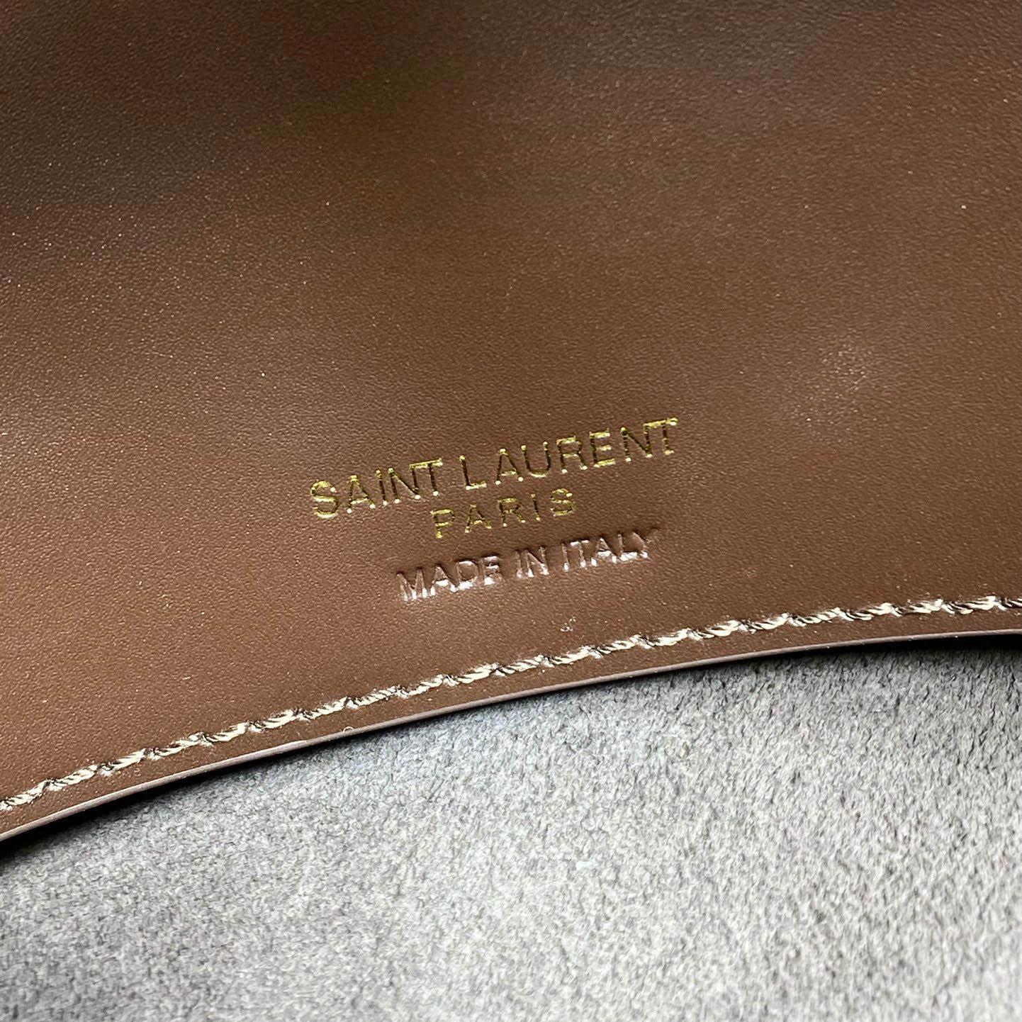 Saint Laurent Le 37 In Shiny Leather - DesignerGu
