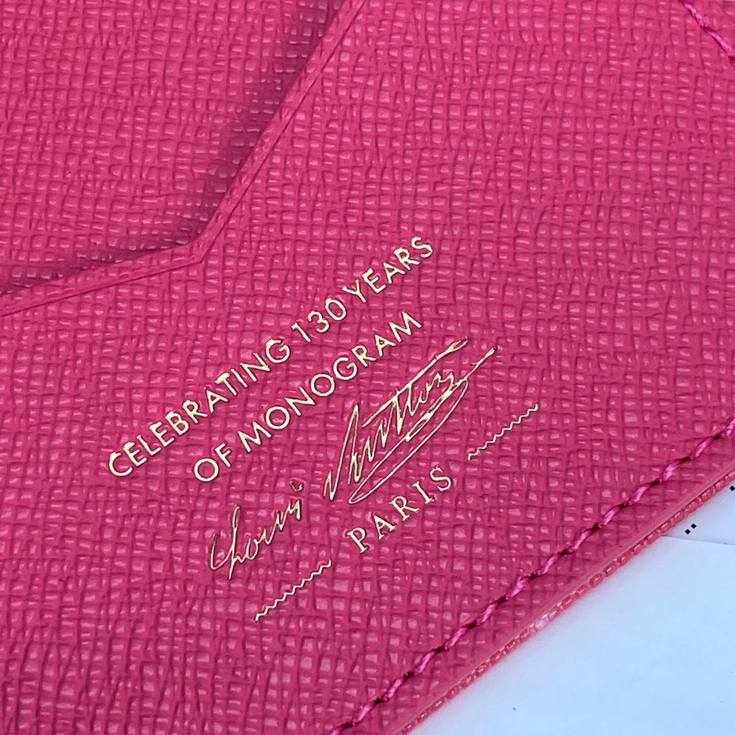 Louis Vuitton Passport Cover   M27615 - DesignerGu
