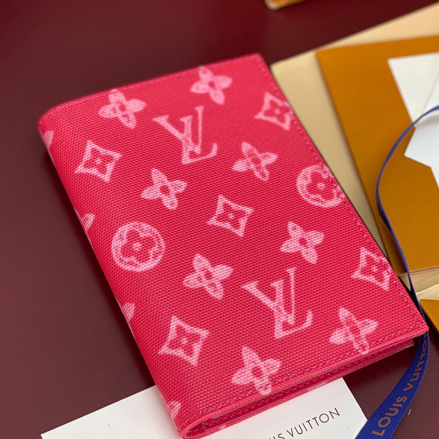 Louis Vuitton Passport Cover   M27615 - DesignerGu