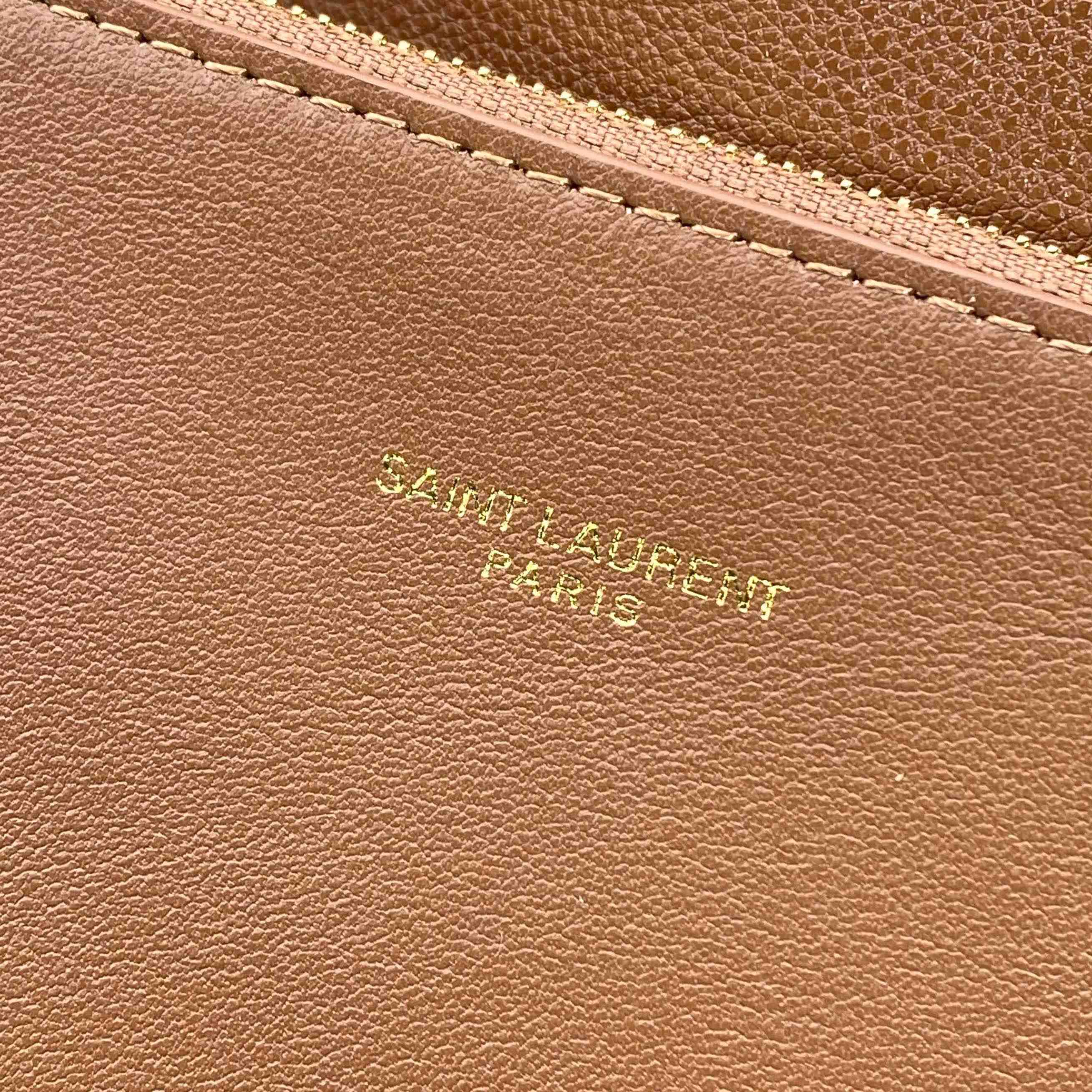 Saint Laurent LE 5 À 7 Supple LARGE In Grained Leather - DesignerGu