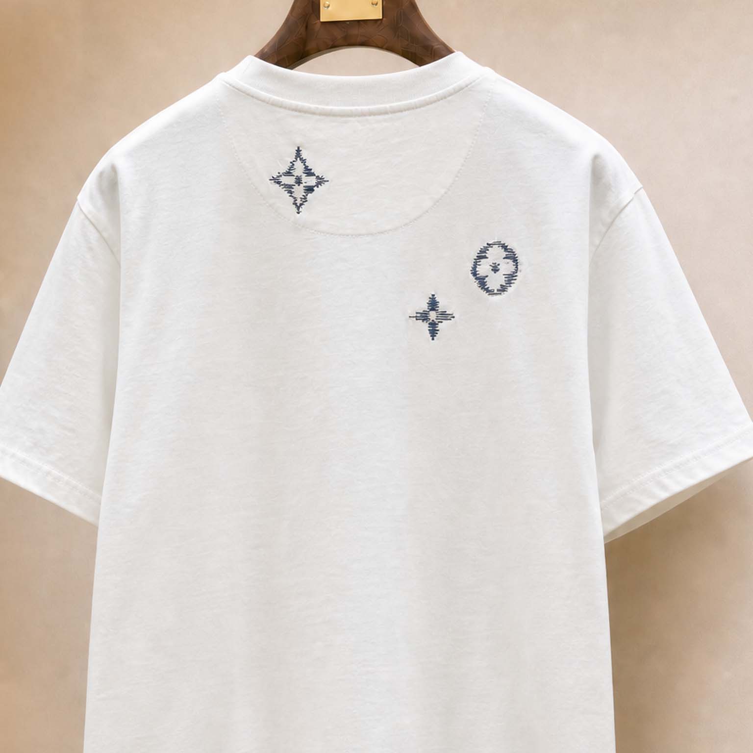 Louis Vuitton Embroidered Signature T-Shirt   1AK7FW - DesignerGu