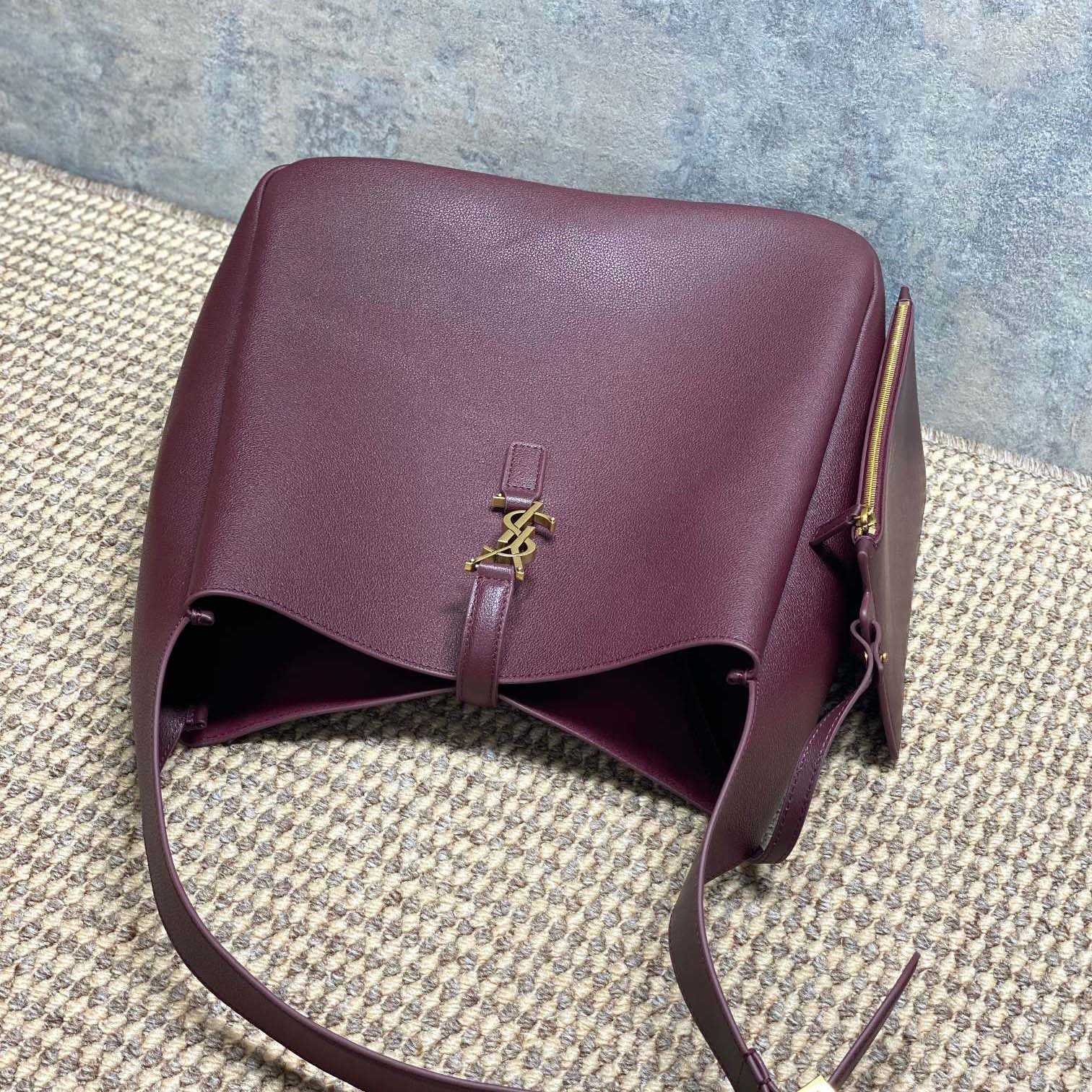Saint Laurent LE 5 À 7 supple Large In Grained Leather - DesignerGu