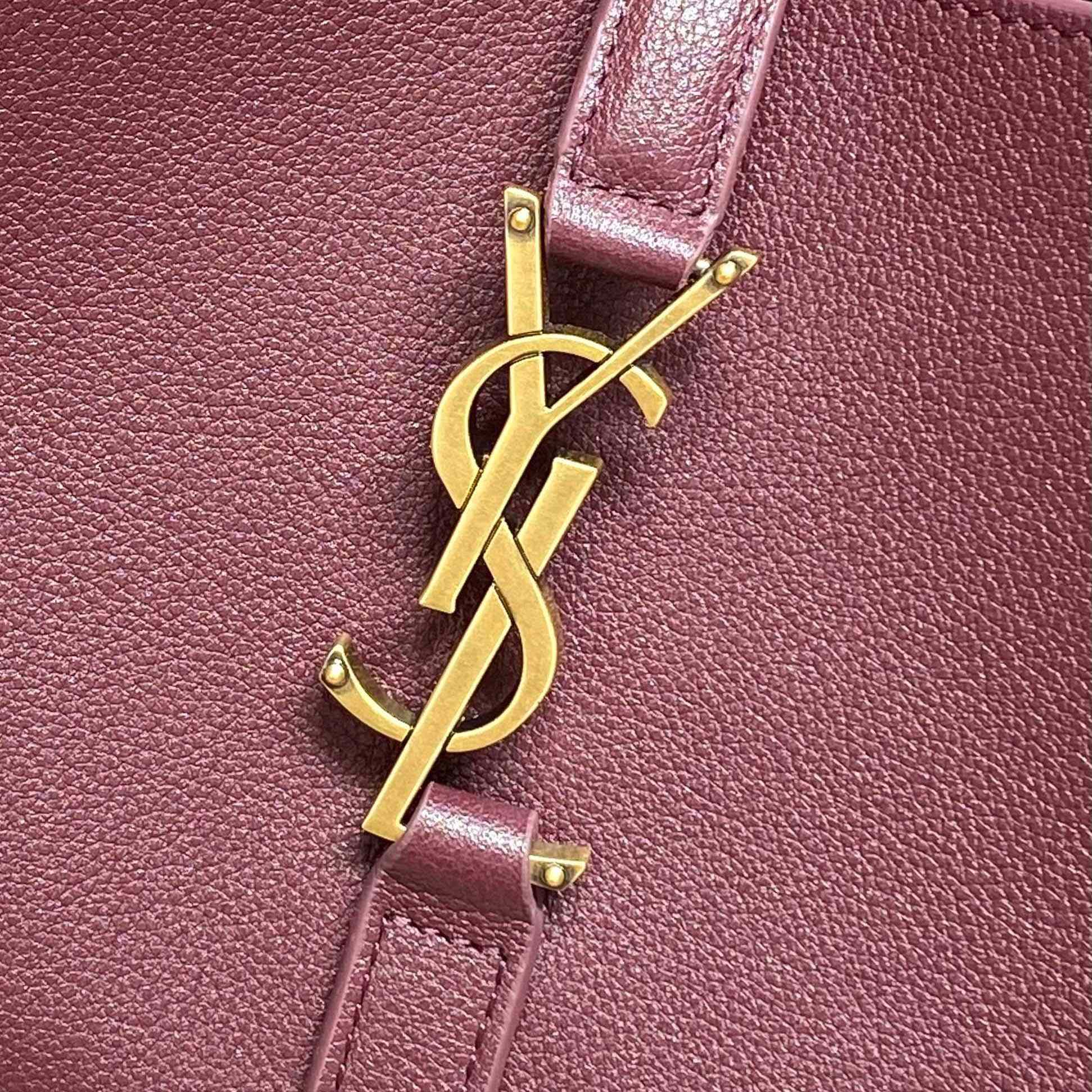 Saint Laurent LE 5 À 7 supple Large In Grained Leather - DesignerGu