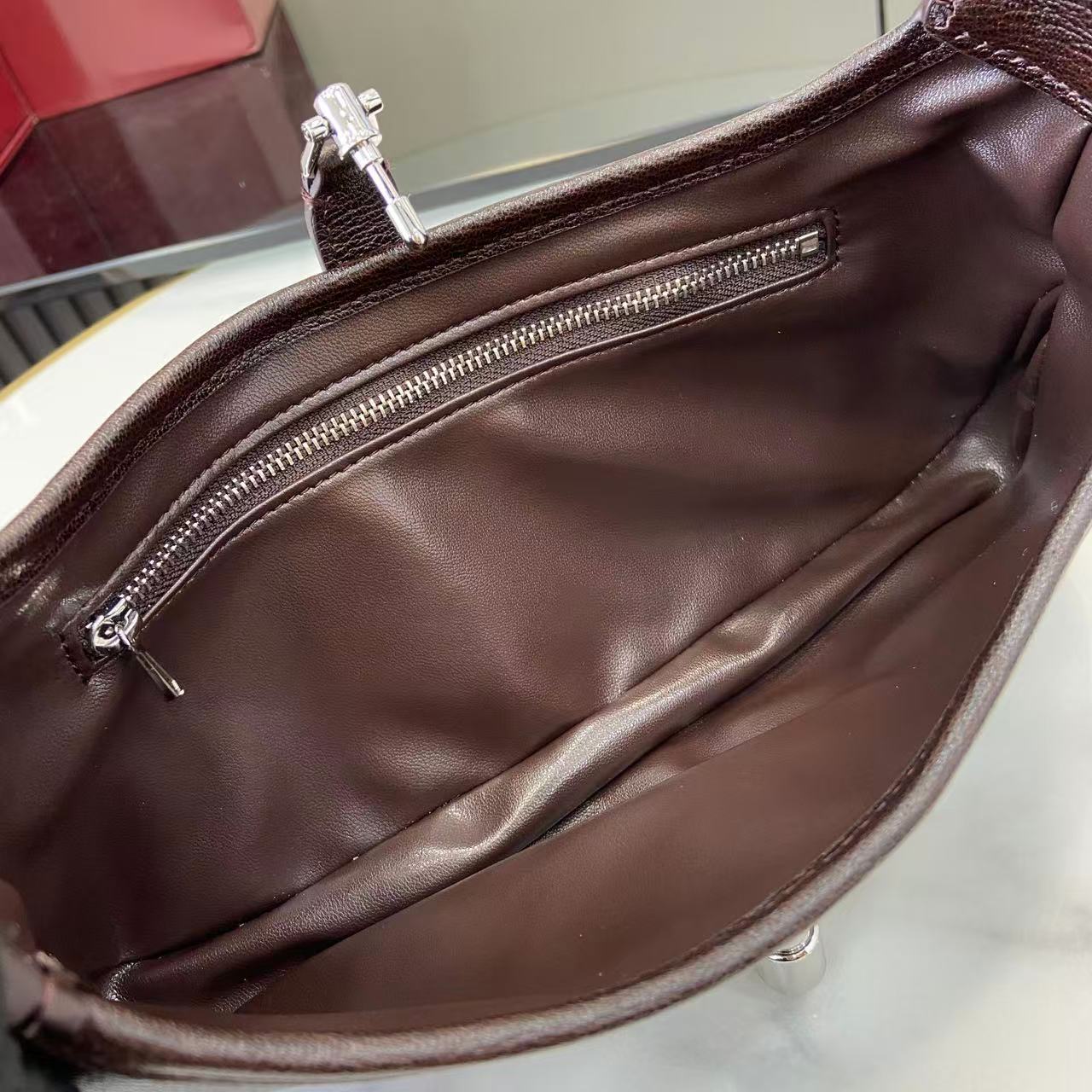 Gucci Jackie Slim Medium Shoulder Bag  - DesignerGu