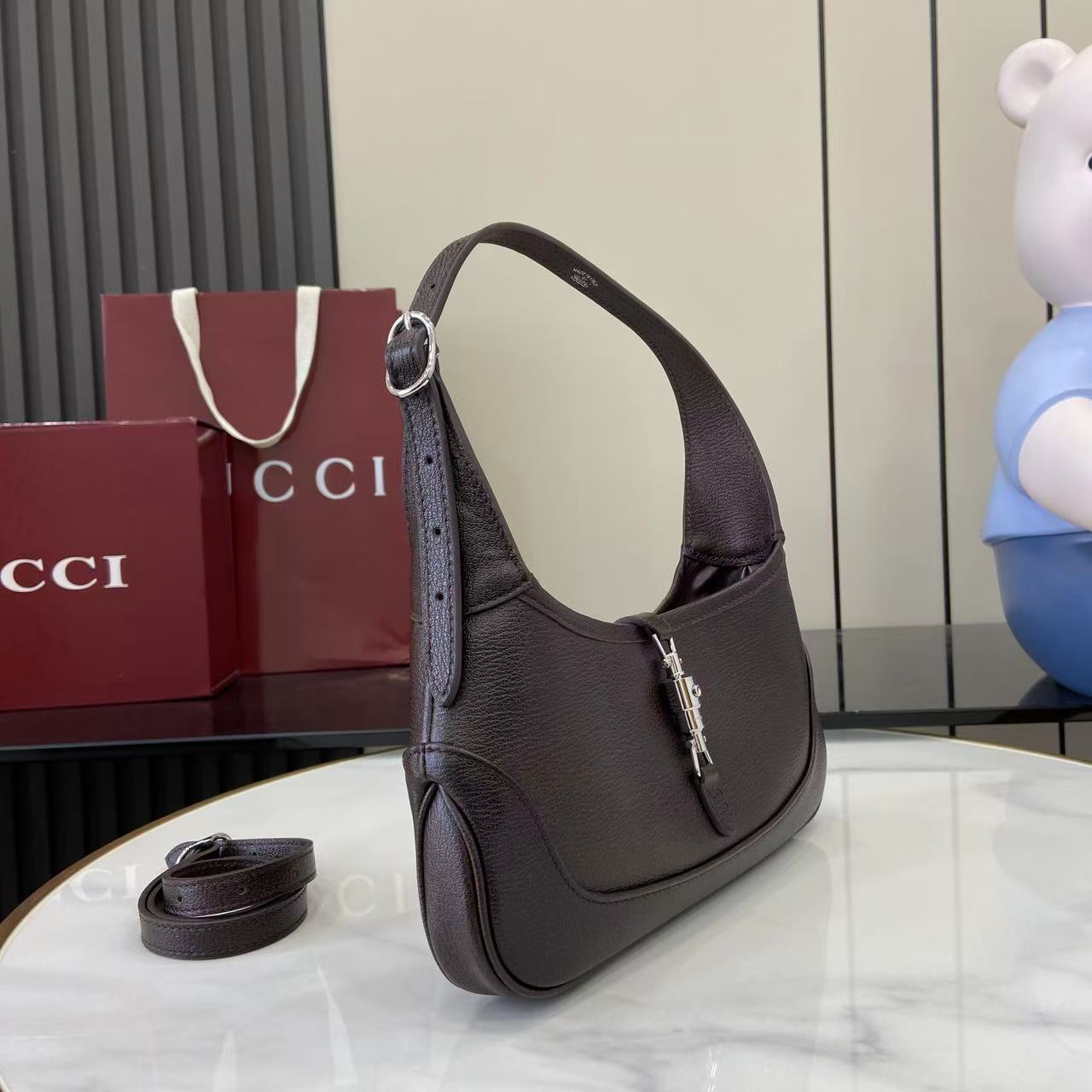 Gucci Jackie Slim Medium Shoulder Bag  - DesignerGu