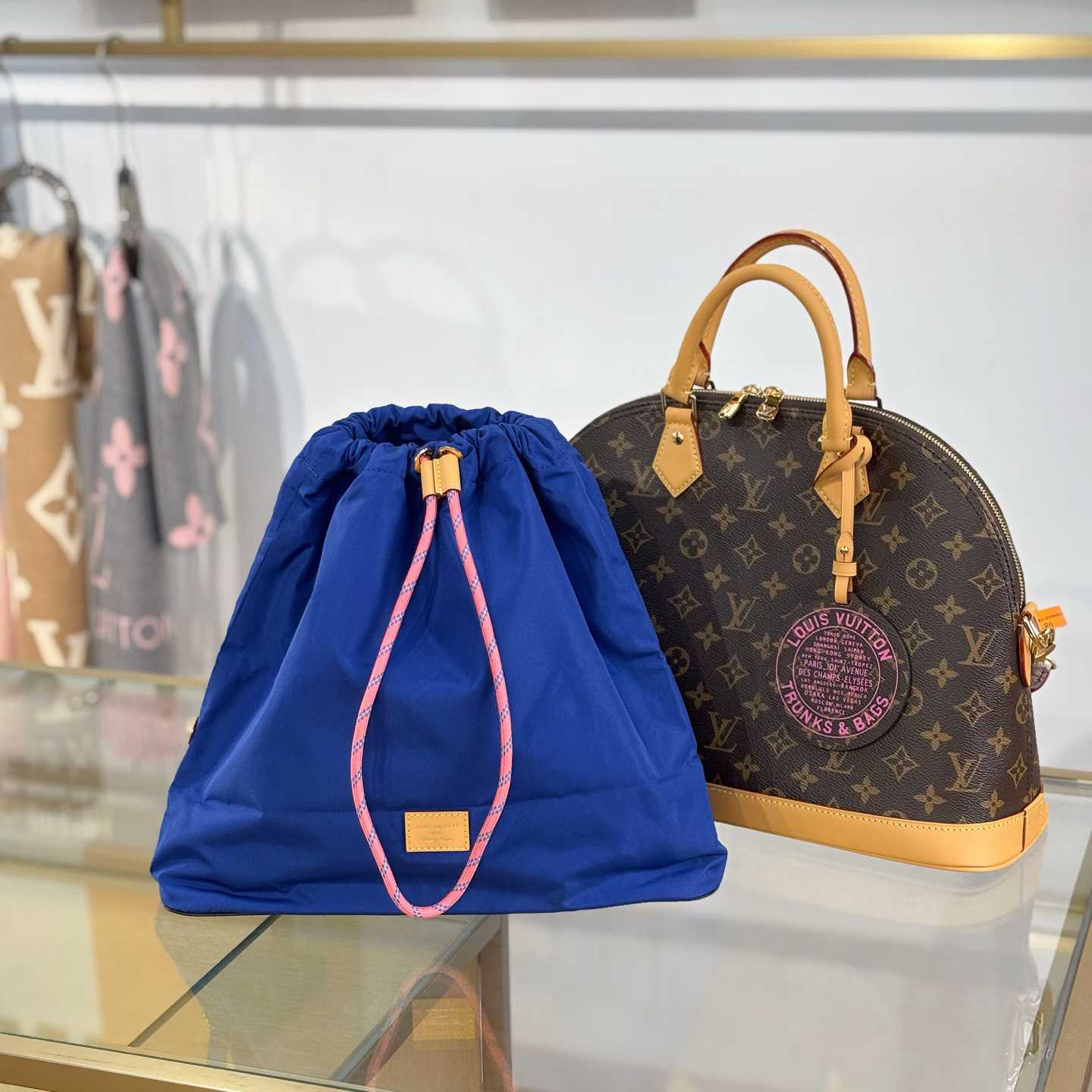 Louis Vuitton Alma MM M27327 - DesignerGu