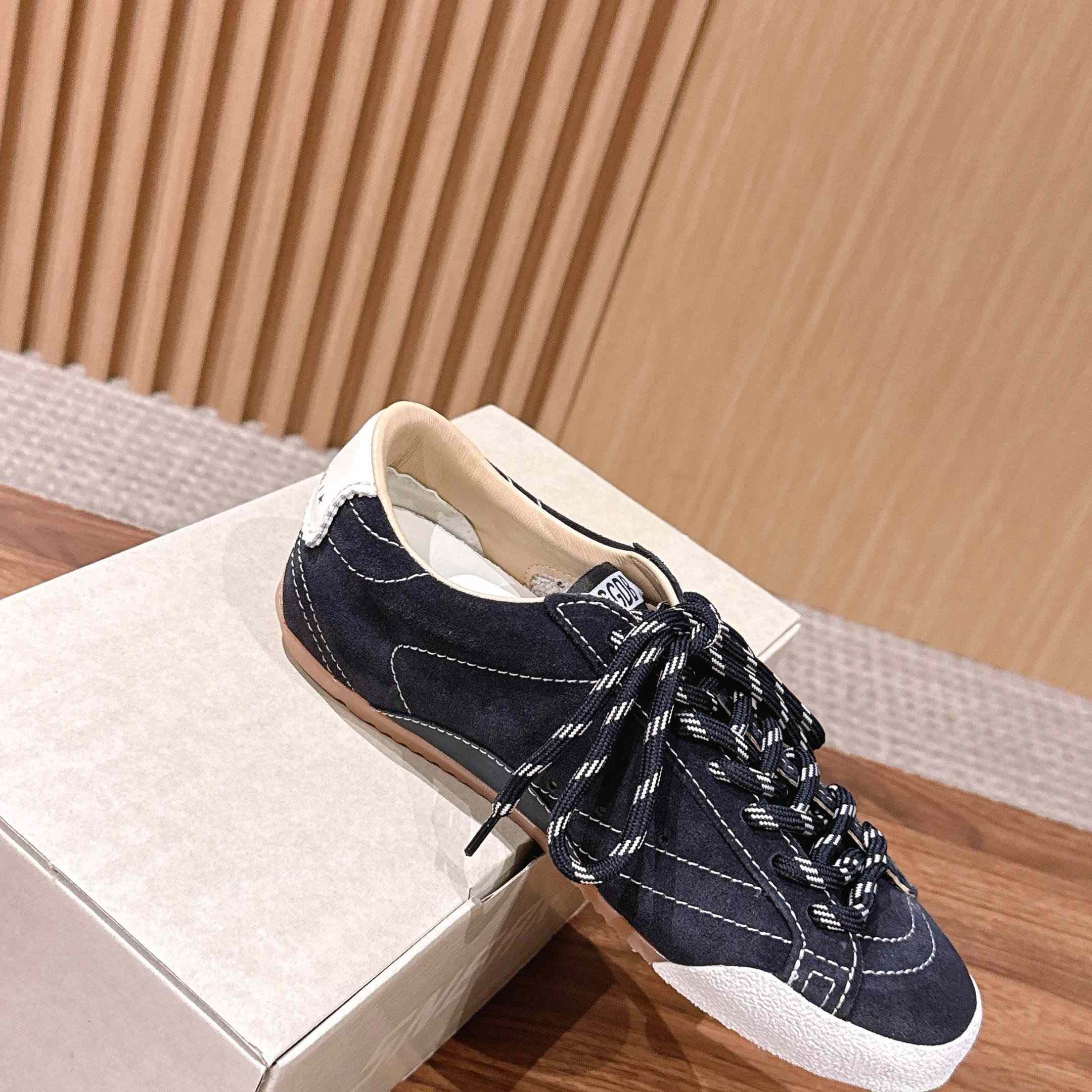 Golden Goose True-Star Sneakers - DesignerGu