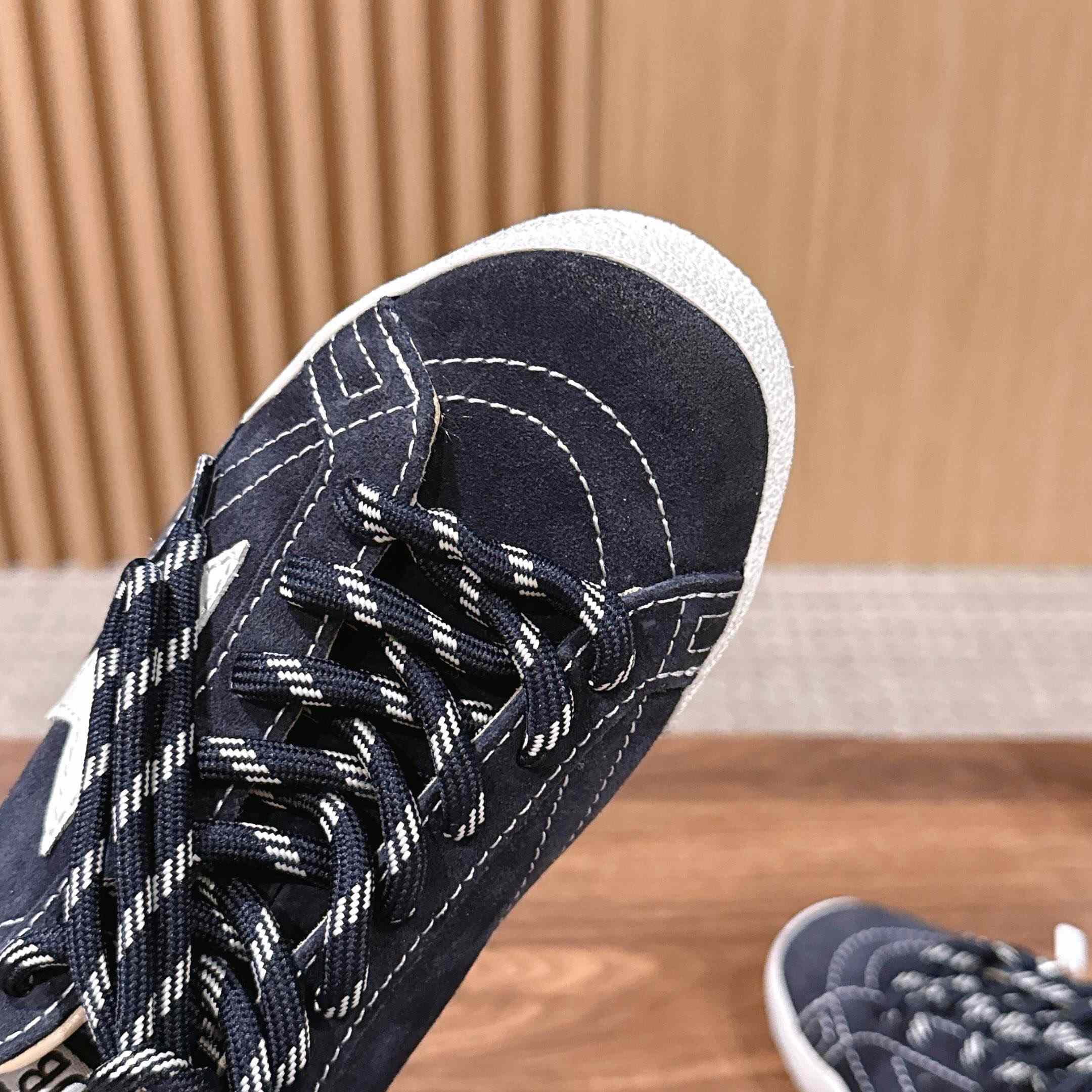 Golden Goose True-Star Sneakers - DesignerGu