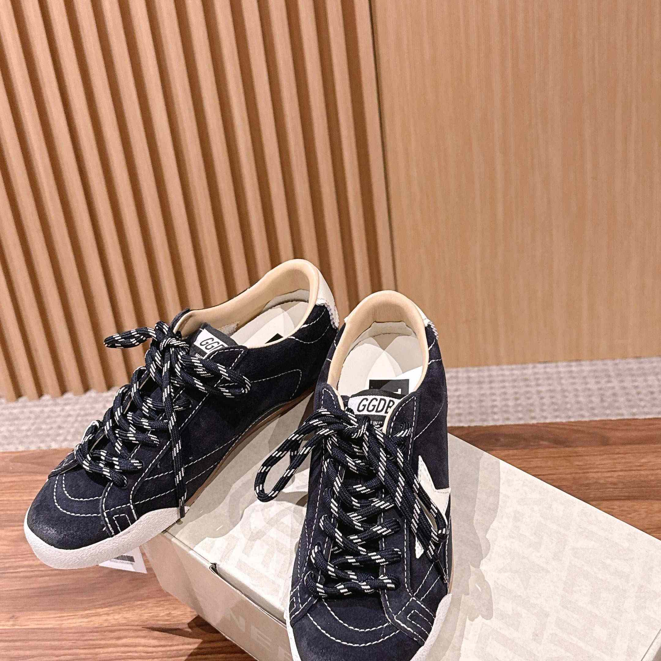 Golden Goose True-Star Sneakers - DesignerGu