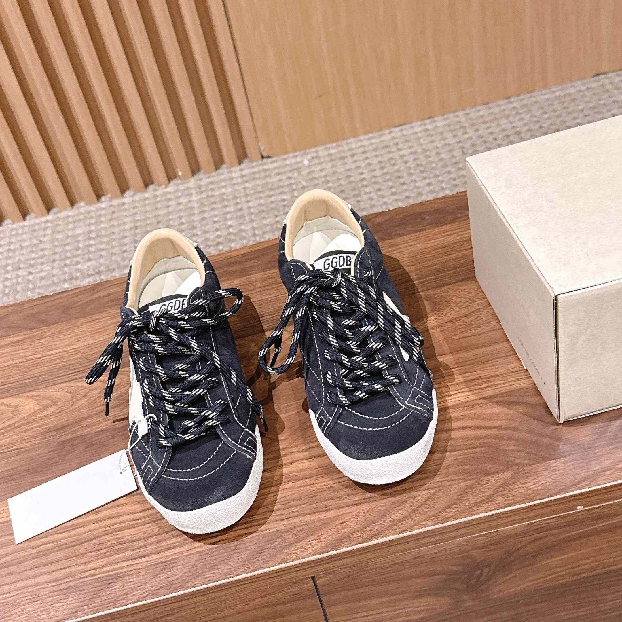 Golden Goose True-Star Sneakers - DesignerGu
