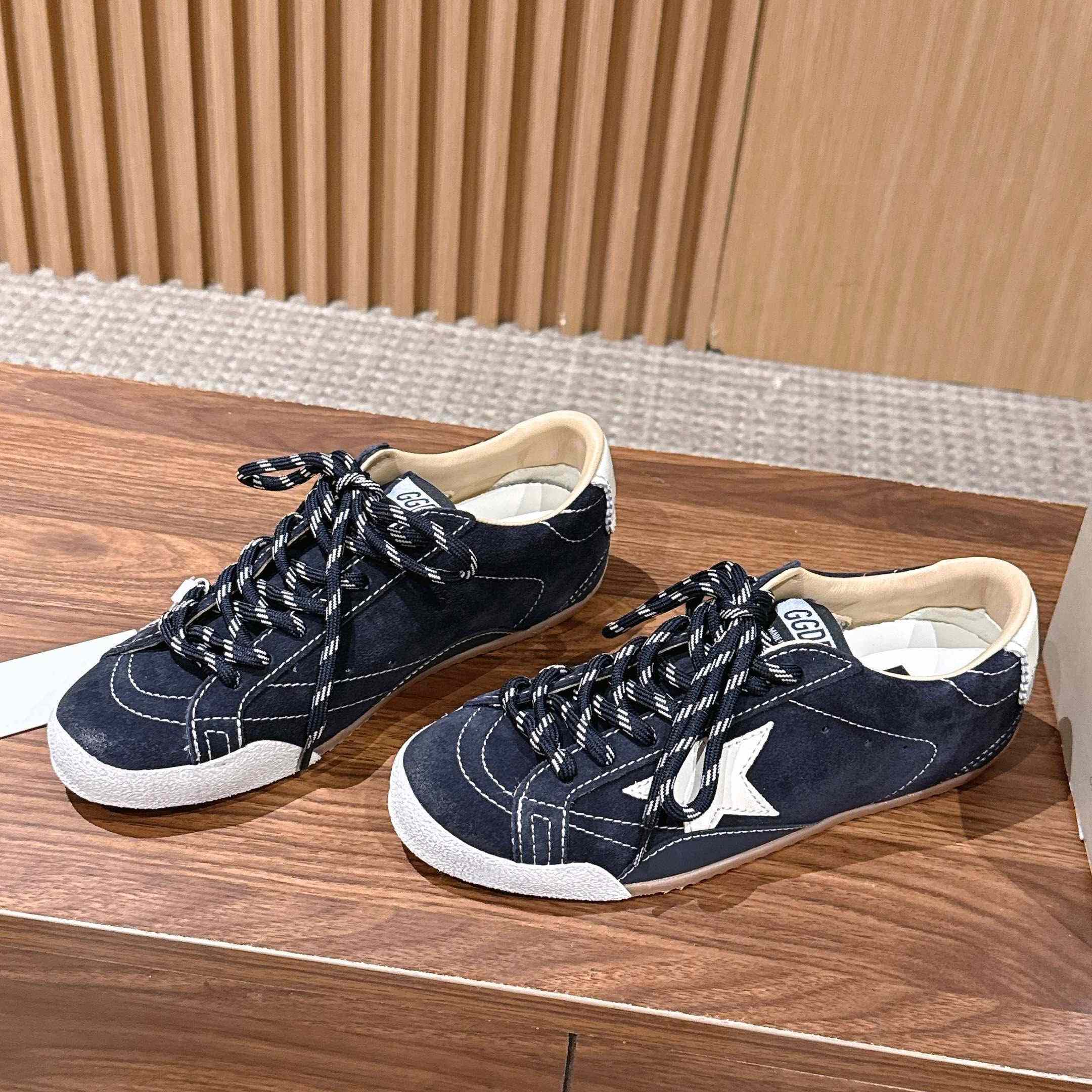 Golden Goose True-Star Sneakers - DesignerGu