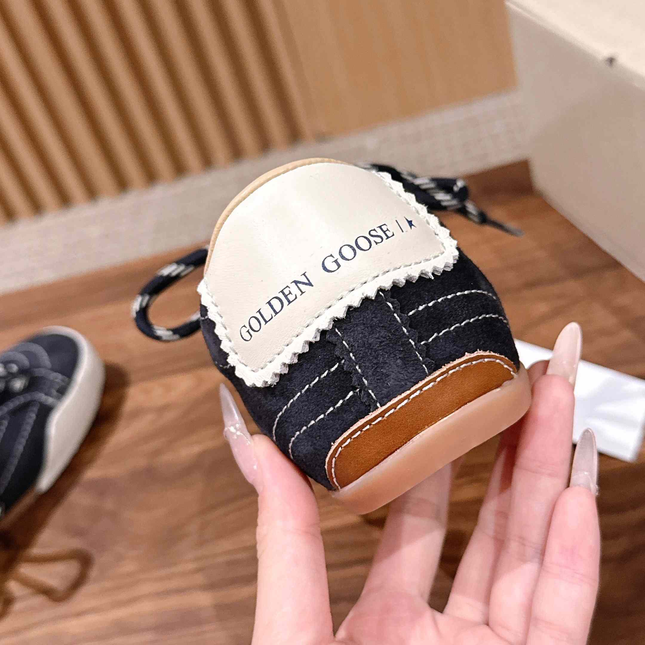 Golden Goose True-Star Sneakers - DesignerGu
