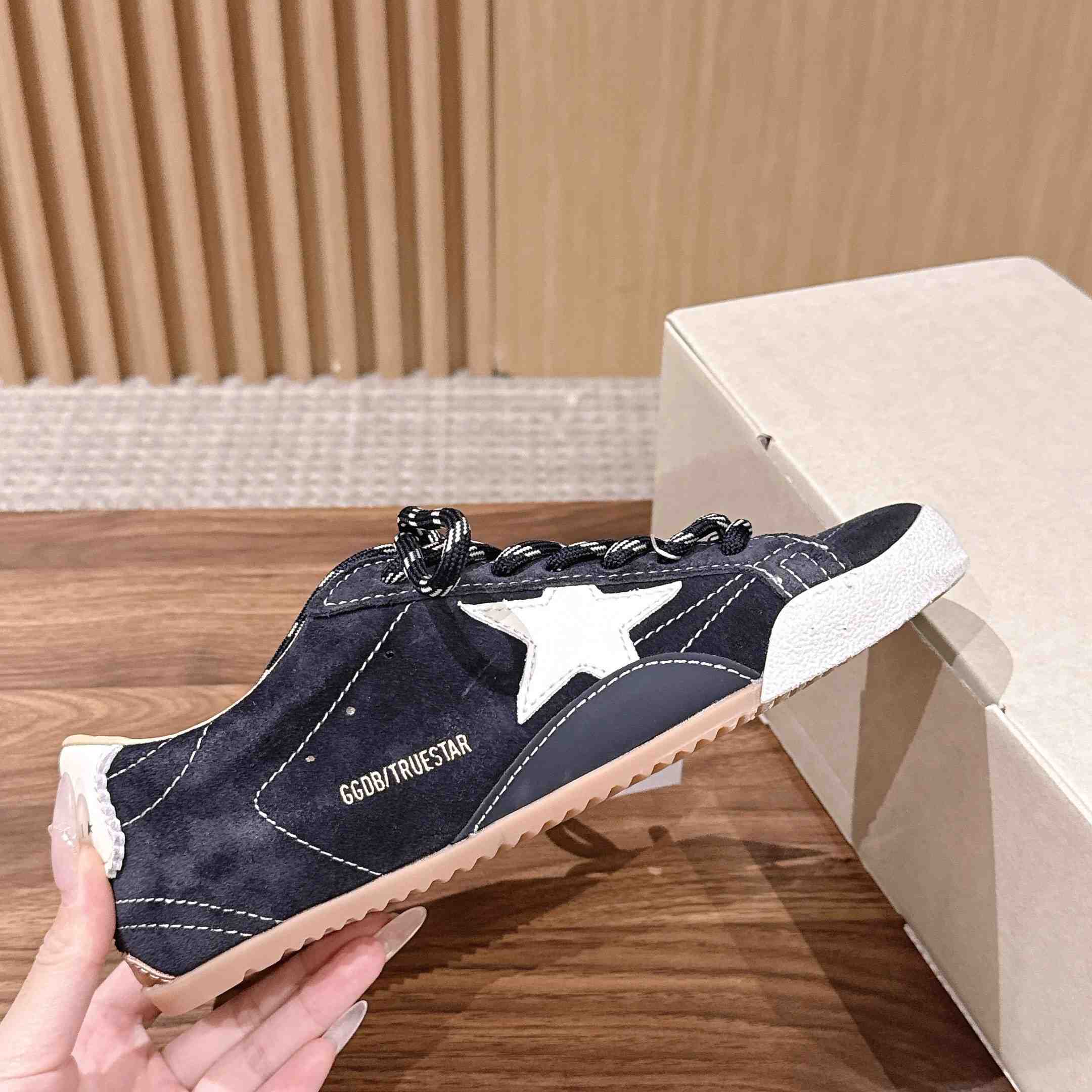 Golden Goose True-Star Sneakers - DesignerGu
