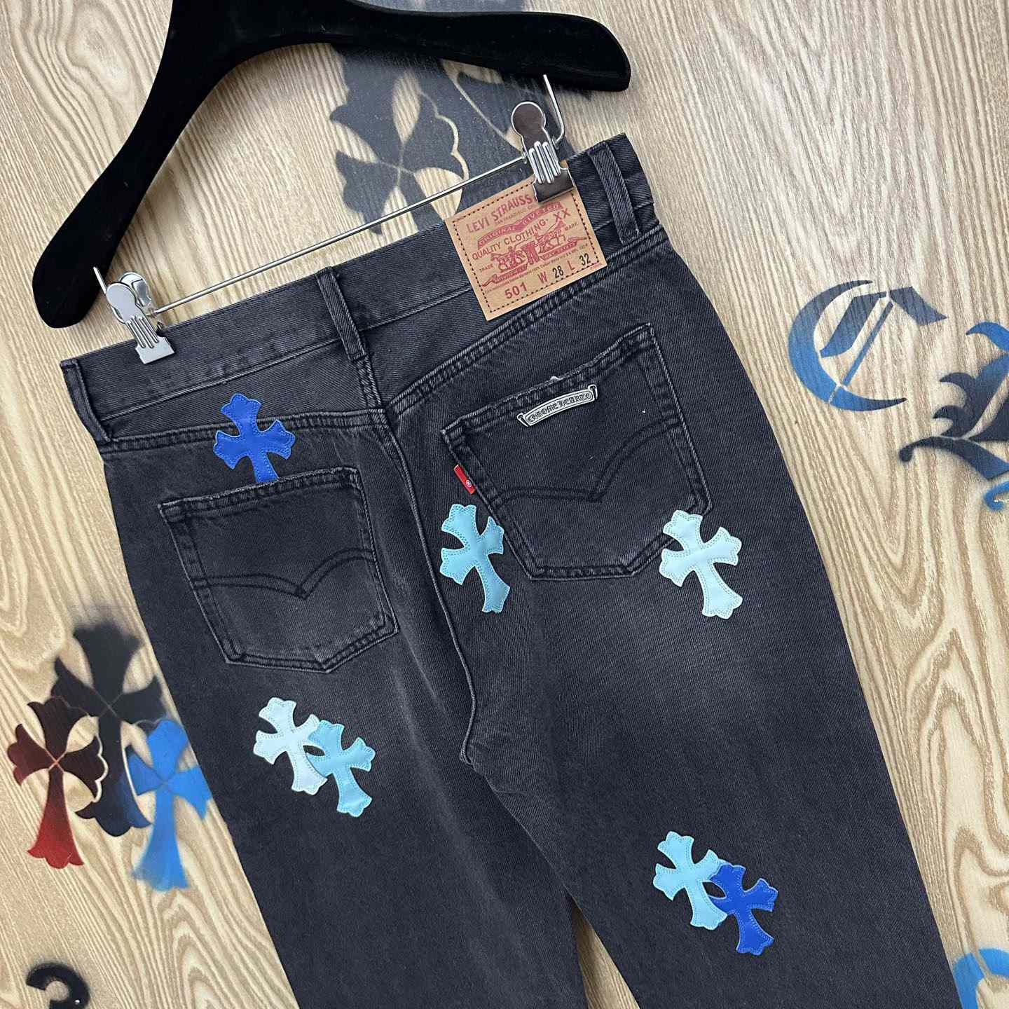 Chrome Hearts London Exclusive Levi's Cross Patch Jeans - DesignerGu