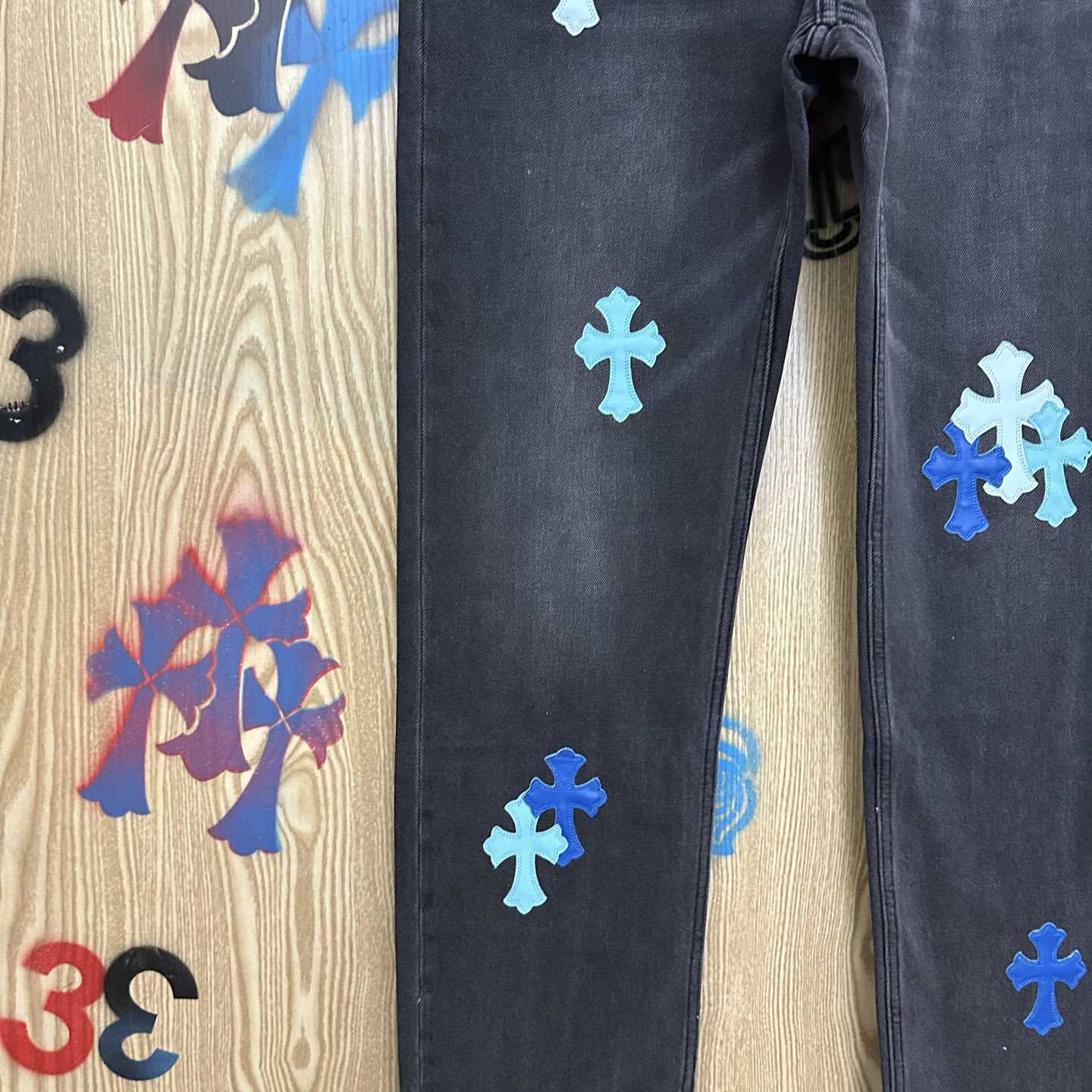 Chrome Hearts London Exclusive Levi's Cross Patch Jeans - DesignerGu