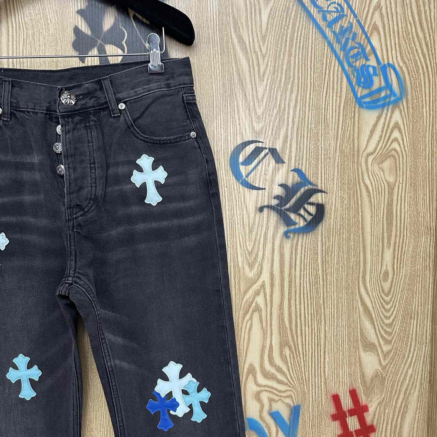 Chrome Hearts London Exclusive Levi's Cross Patch Jeans - DesignerGu