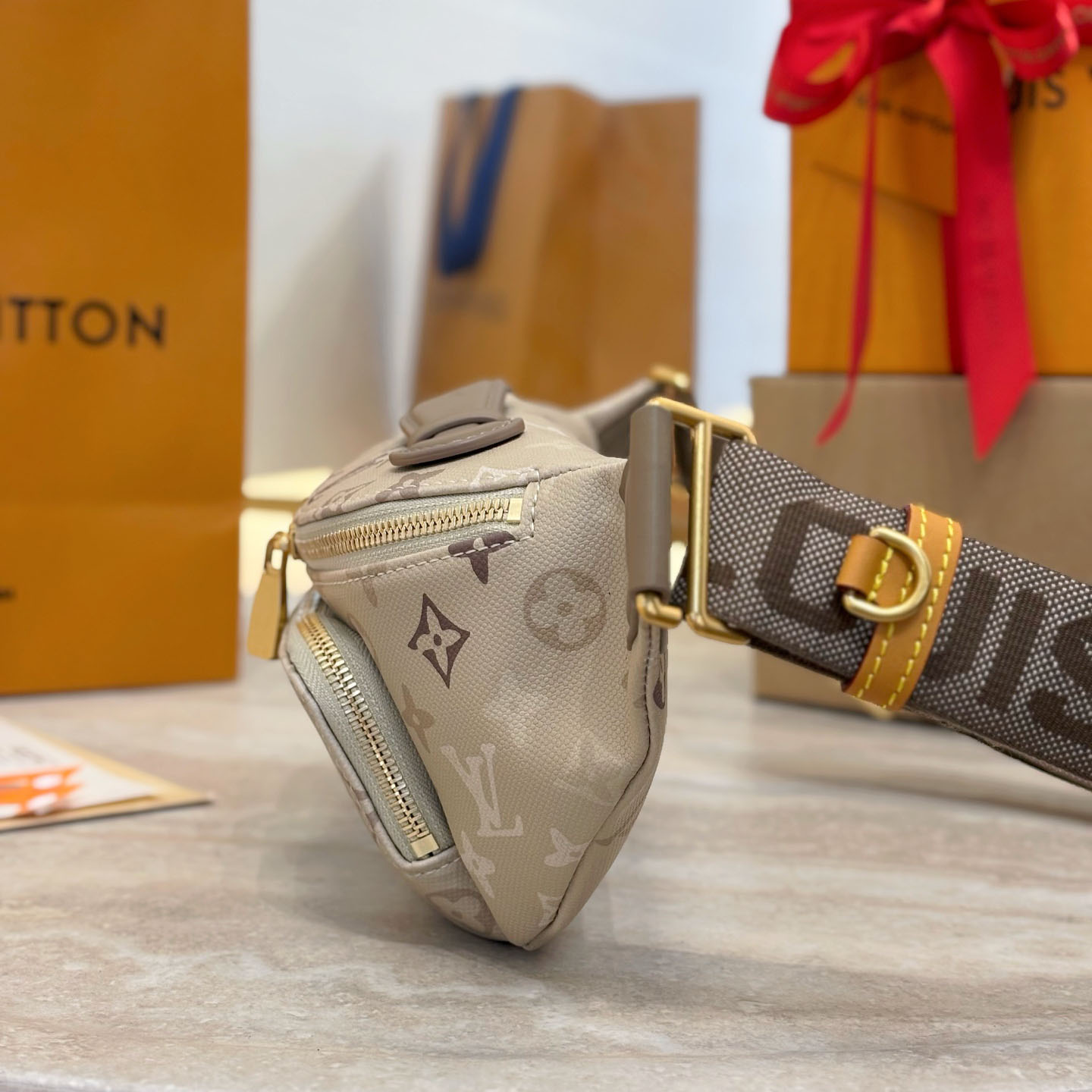 Louis Vuitton Rush Bumbag M29274 - DesignerGu