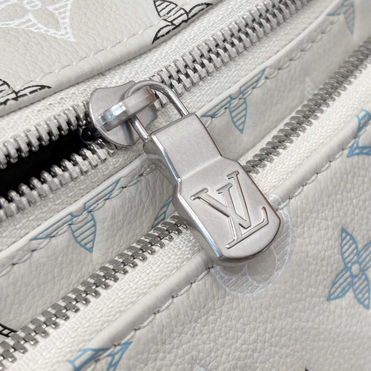 Louis Vuitton Rush Bumbag M28619 - DesignerGu