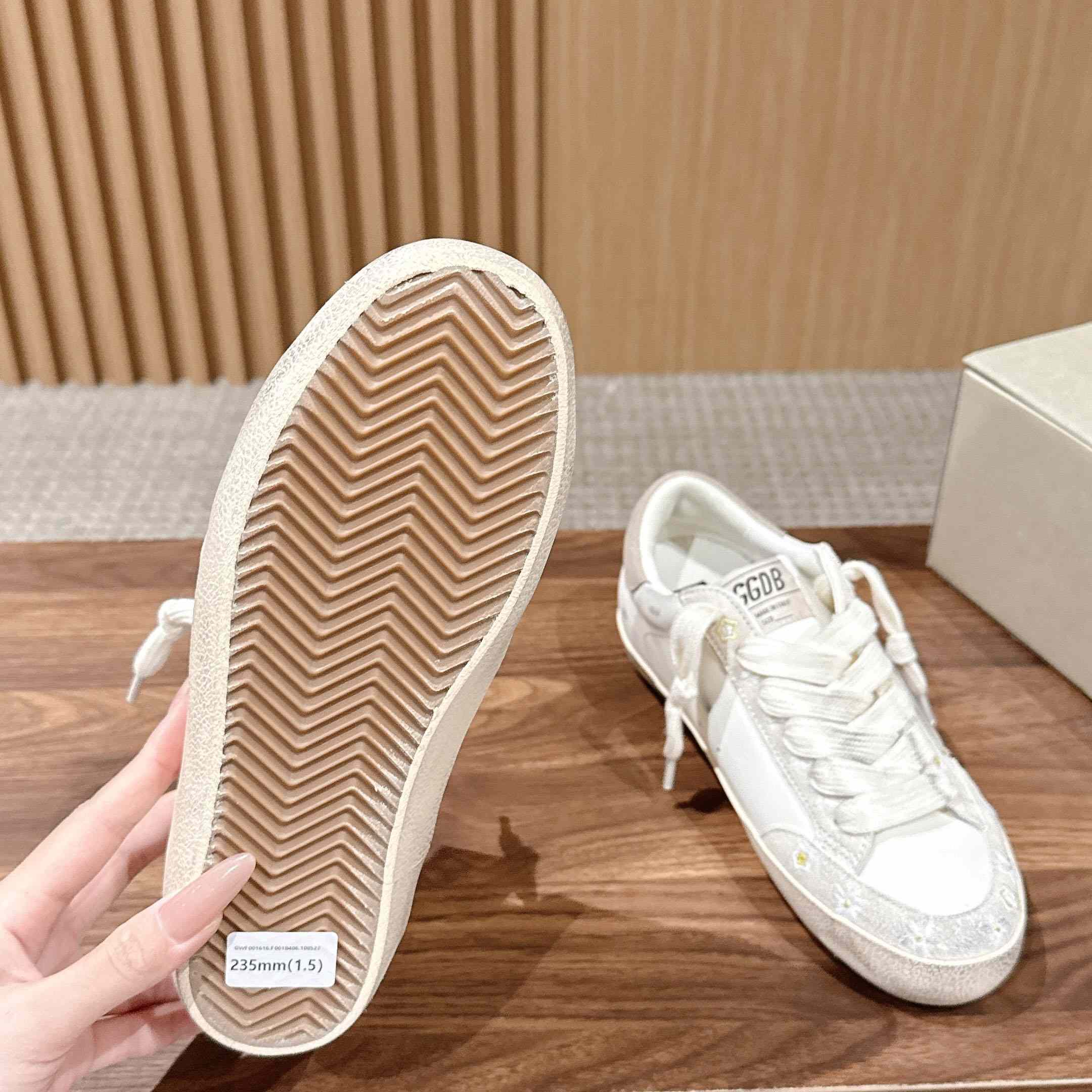 Golden Goose Super-Star Sneakers - DesignerGu
