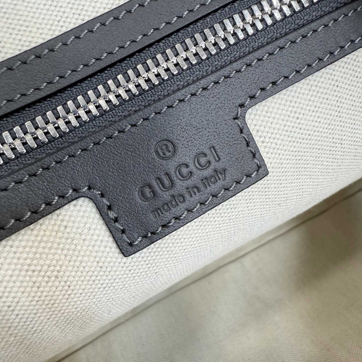 Gucci  GG Emblem Large Briefcase 850222 - DesignerGu