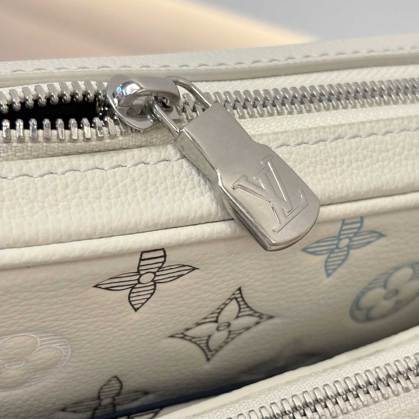 Louis Vuitton Trio Messenger M28854 - DesignerGu
