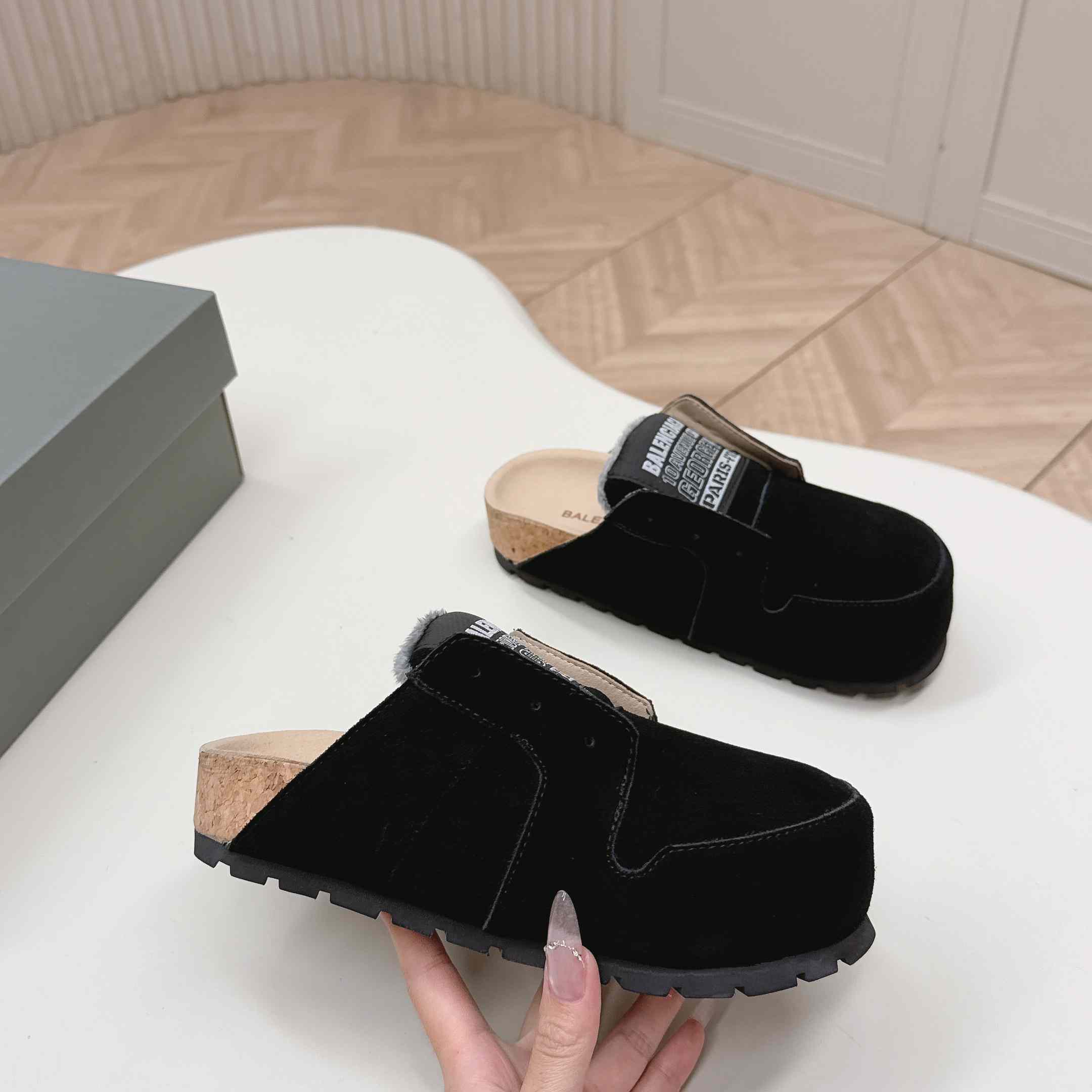 Balenciaga Dumbo Mule In Black - DesignerGu