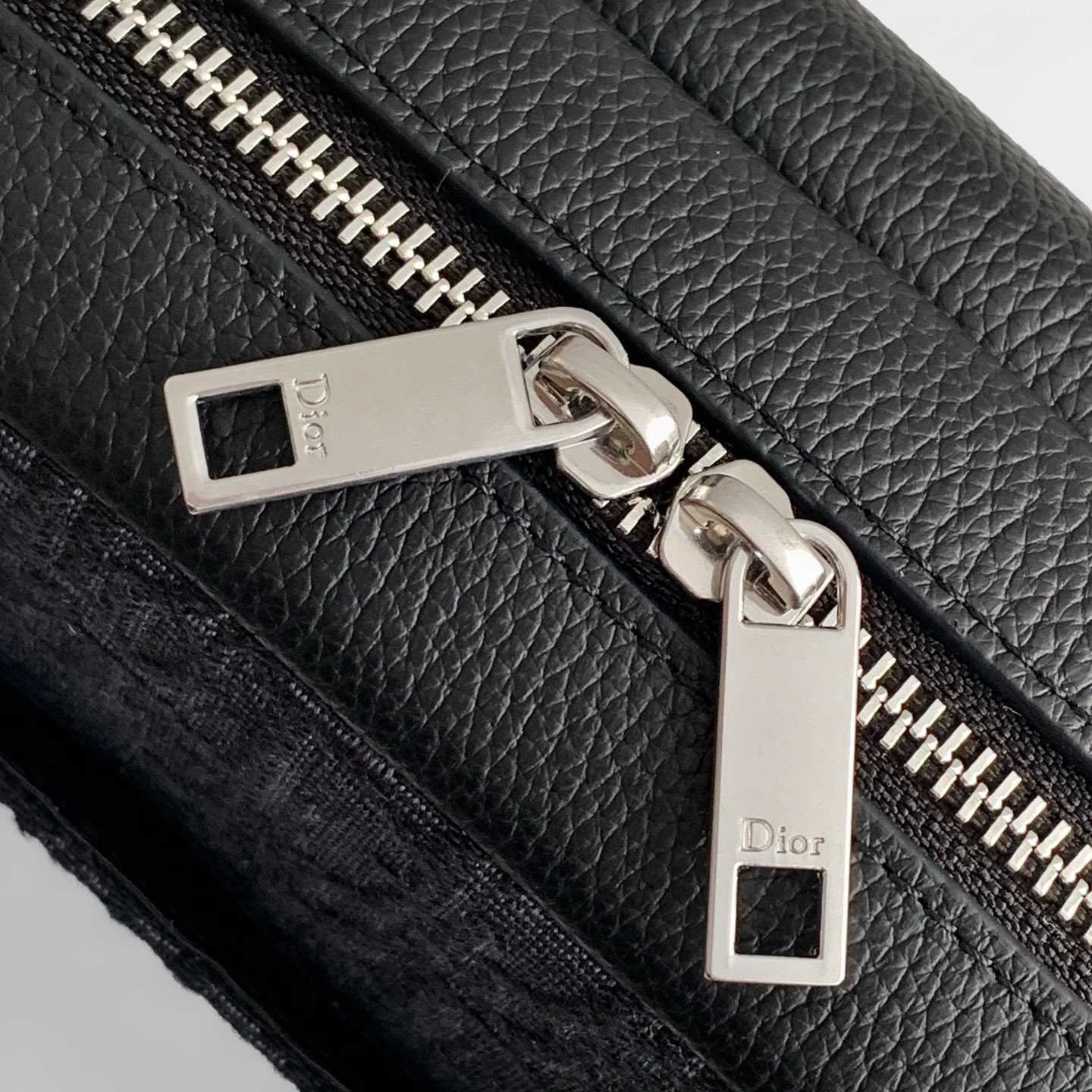 Dior Rider Zipped Messenger Bag - DesignerGu