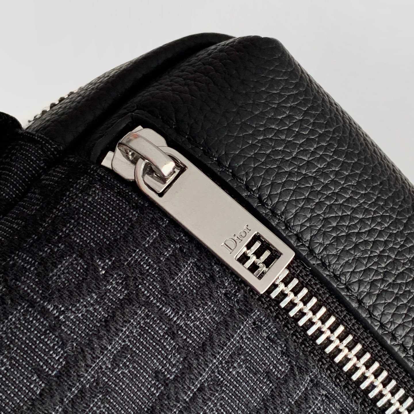 Dior Rider Zipped Messenger Bag - DesignerGu